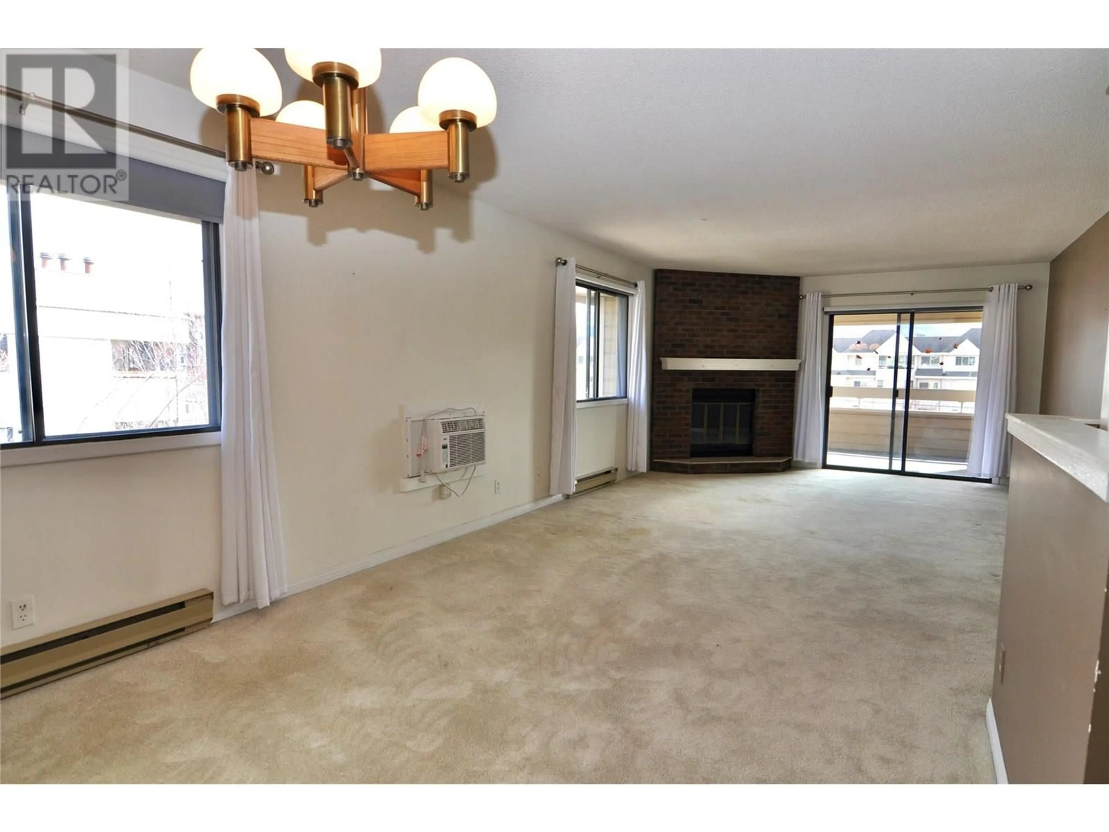 A pic of a room for 305 - 1035 BERNARD AVENUE EAST, Kelowna British Columbia V1Y6P7