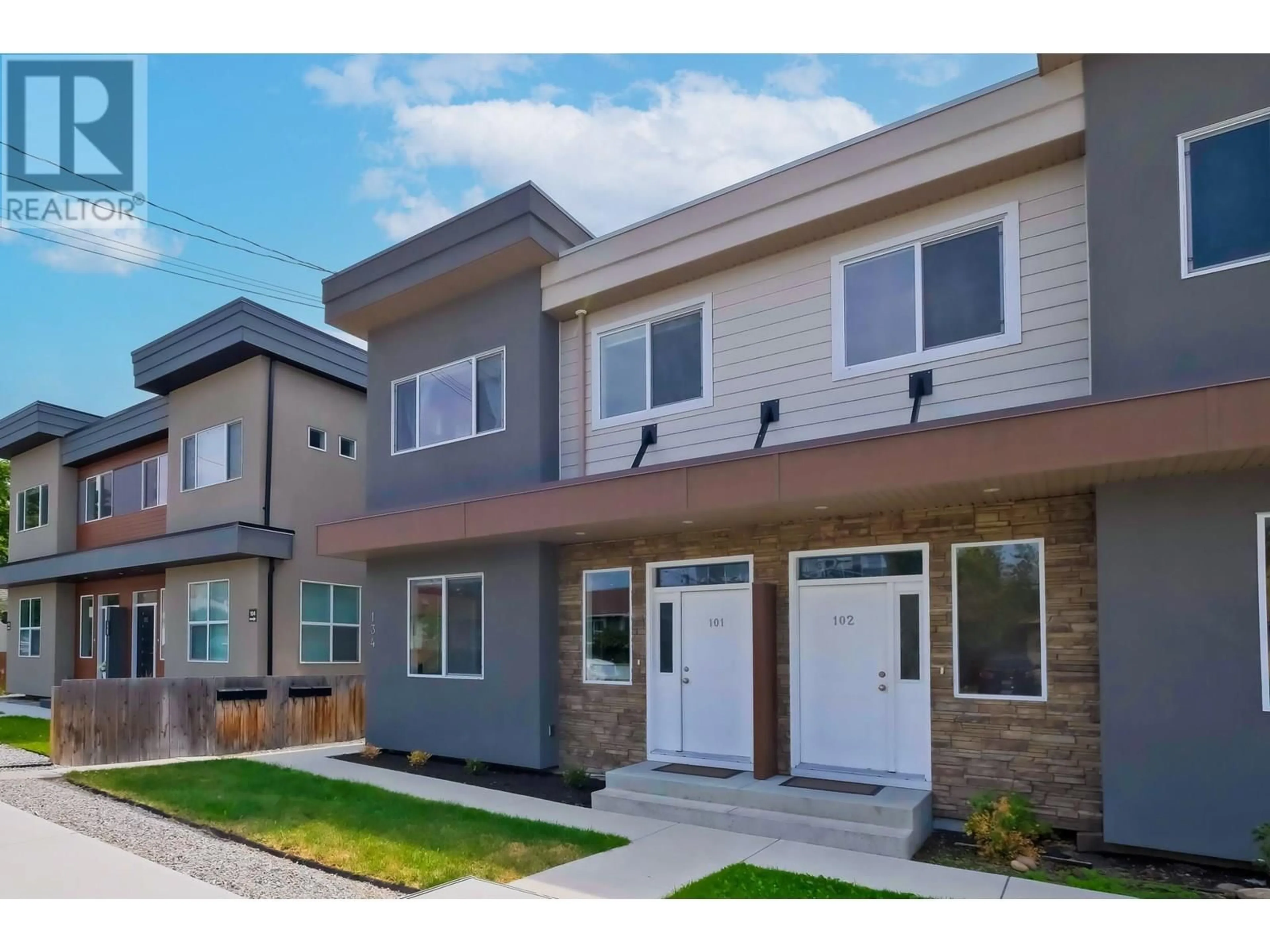 Home with vinyl exterior material, street for 101 - 134 COSSAR AVENUE, Penticton British Columbia V2A2V4