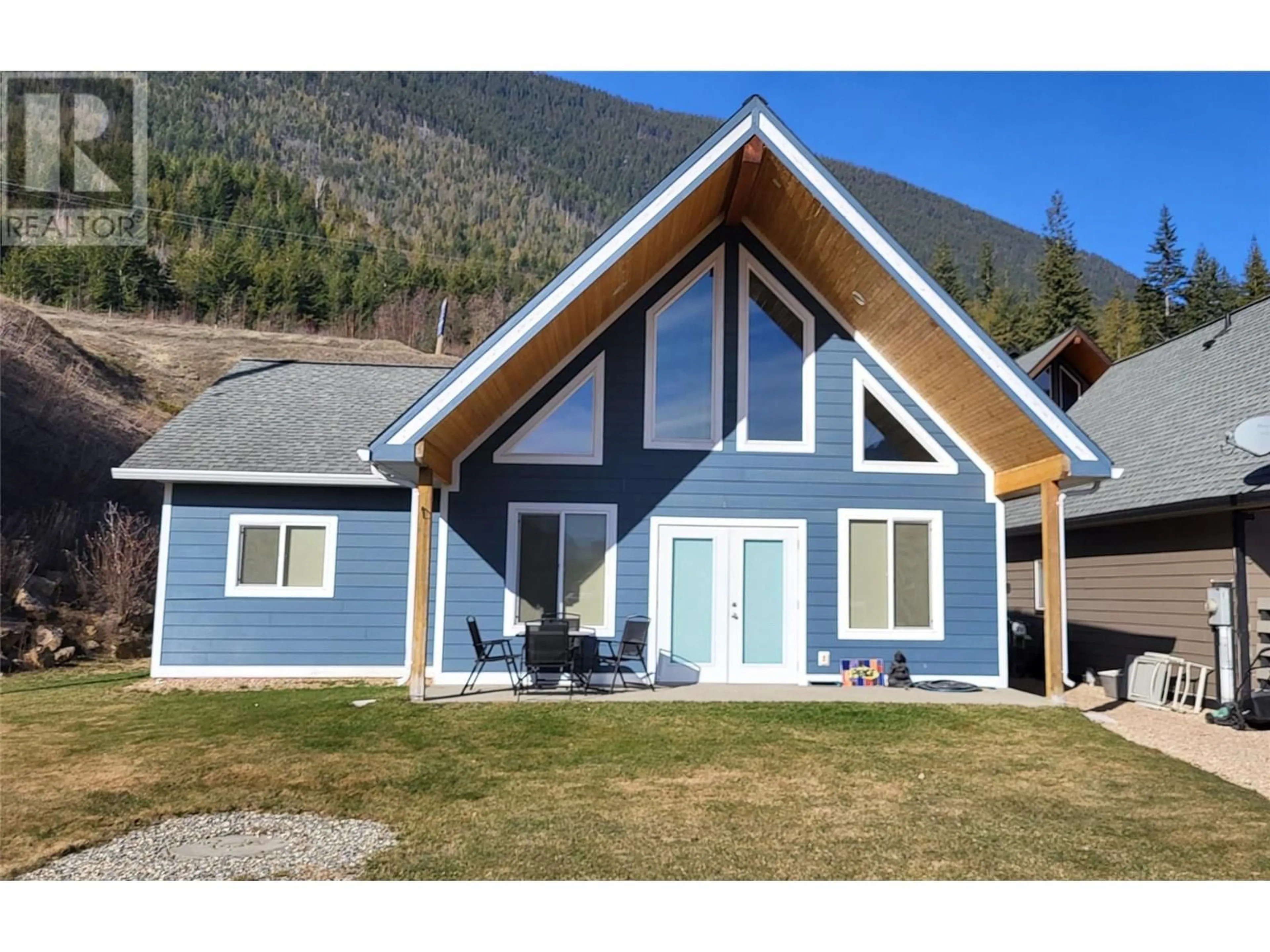 Home with vinyl exterior material, mountain view for 4 - 5211 TRANS CANADA HIGHWAY, Tappen British Columbia V0E2X3