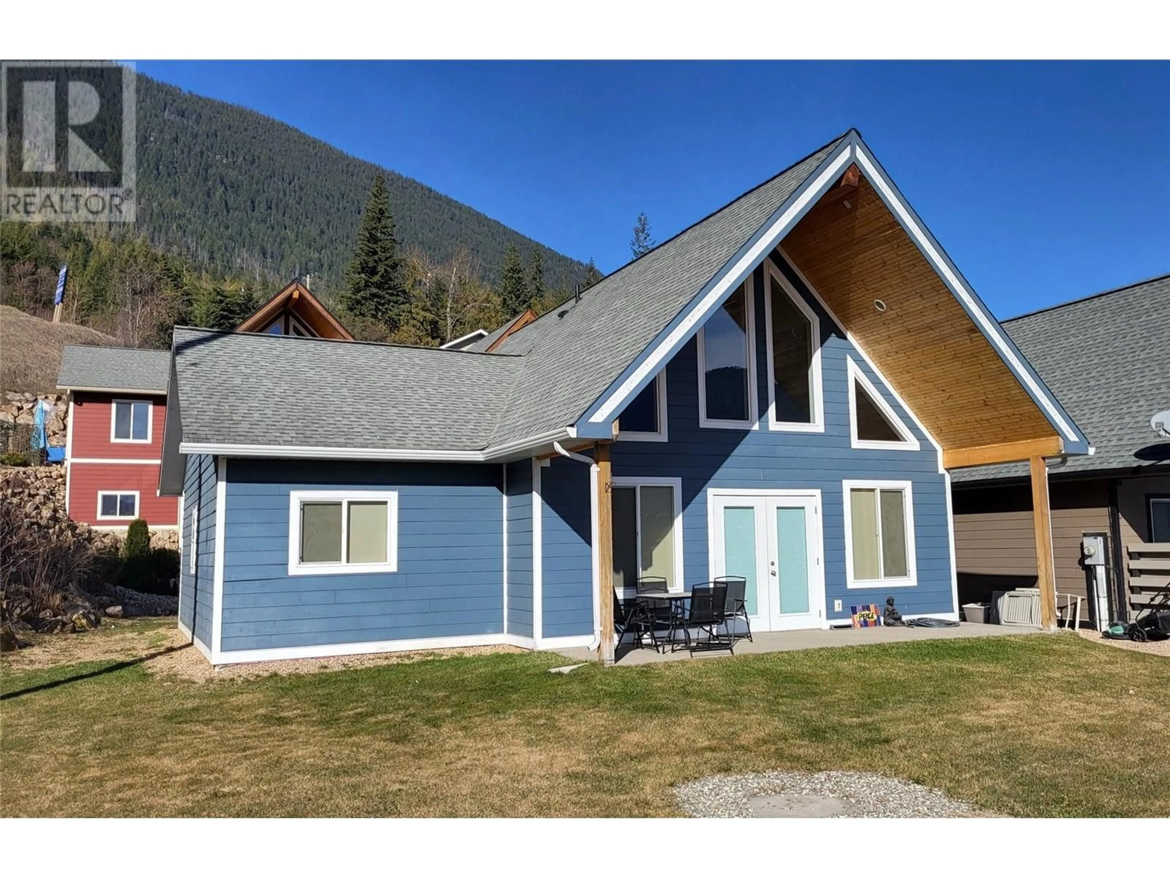 Home with vinyl exterior material, mountain view for 4 - 5211 TRANS CANADA HIGHWAY, Tappen British Columbia V0E2X3
