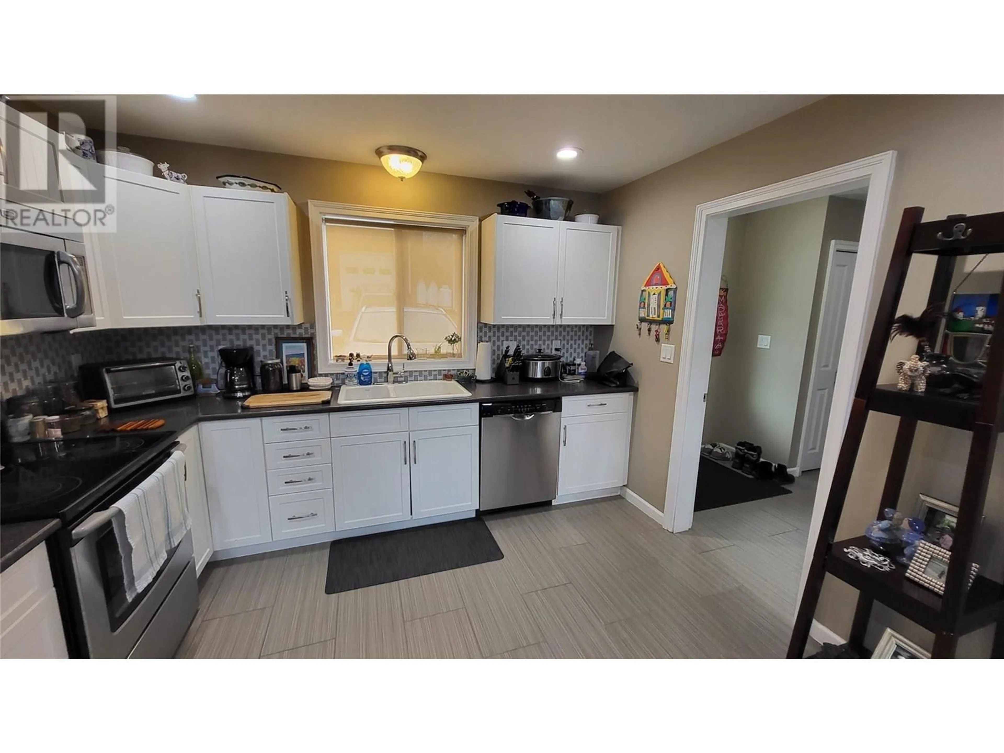 Standard kitchen, ceramic/tile floor for 4 - 5211 TRANS CANADA HIGHWAY, Tappen British Columbia V0E2X3