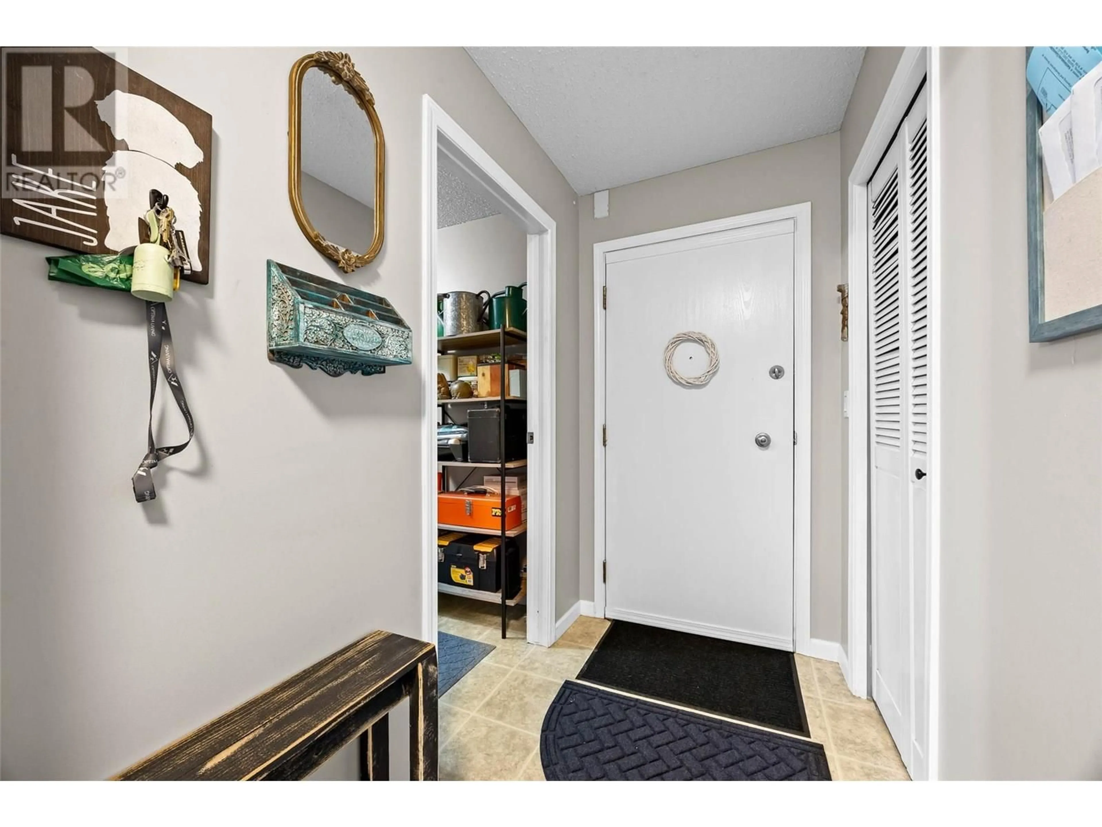 Indoor entryway for 3 - 1089 MCMURDO DRIVE, Kamloops British Columbia V2C3G8