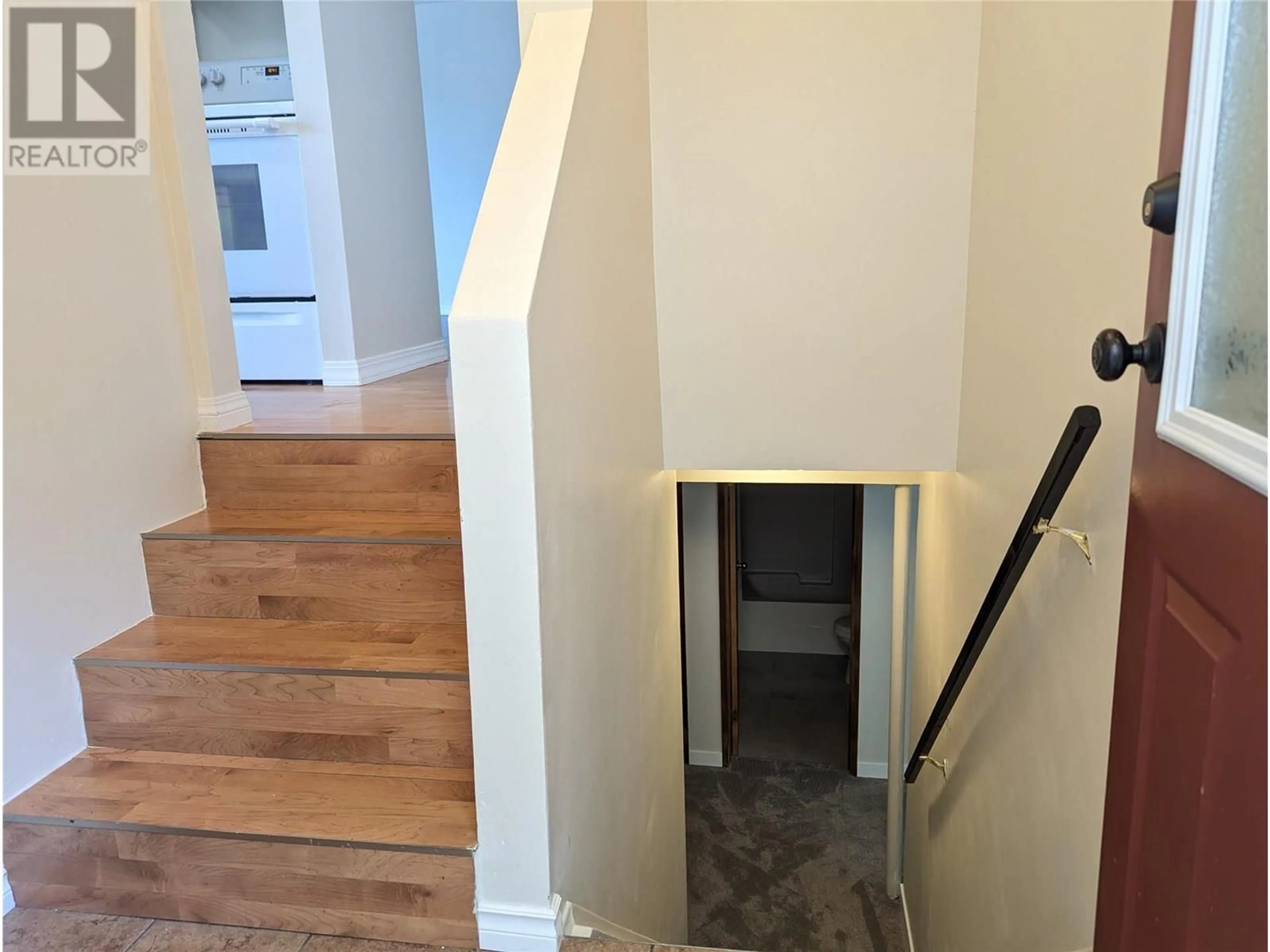 Stairs for 1087 MONTEREY COURT, Kelowna British Columbia V1X5P2
