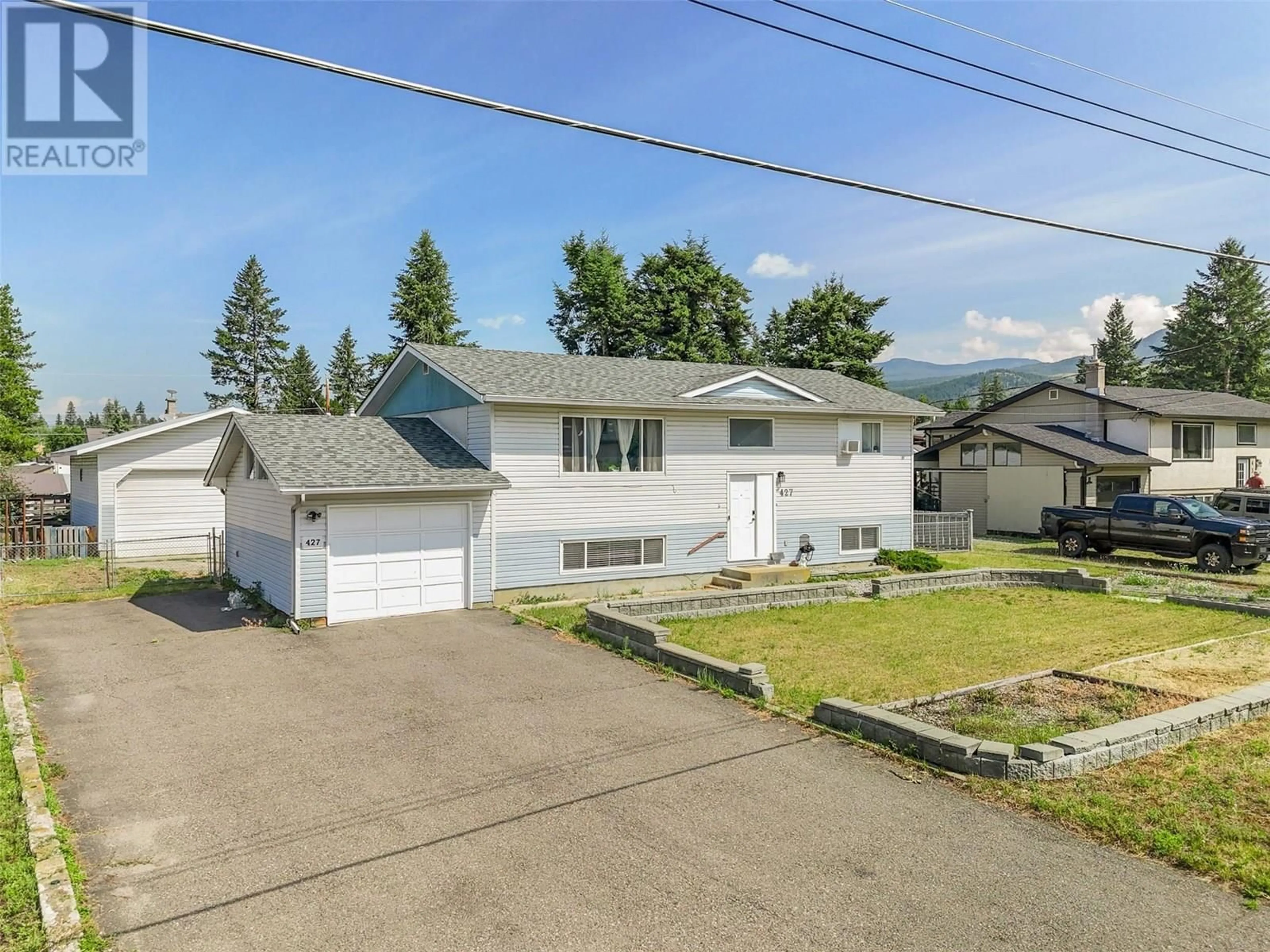 A pic from outside/outdoor area/front of a property/back of a property/a pic from drone, street for 427 ROBIN DRIVE, Barriere British Columbia V0E1E0