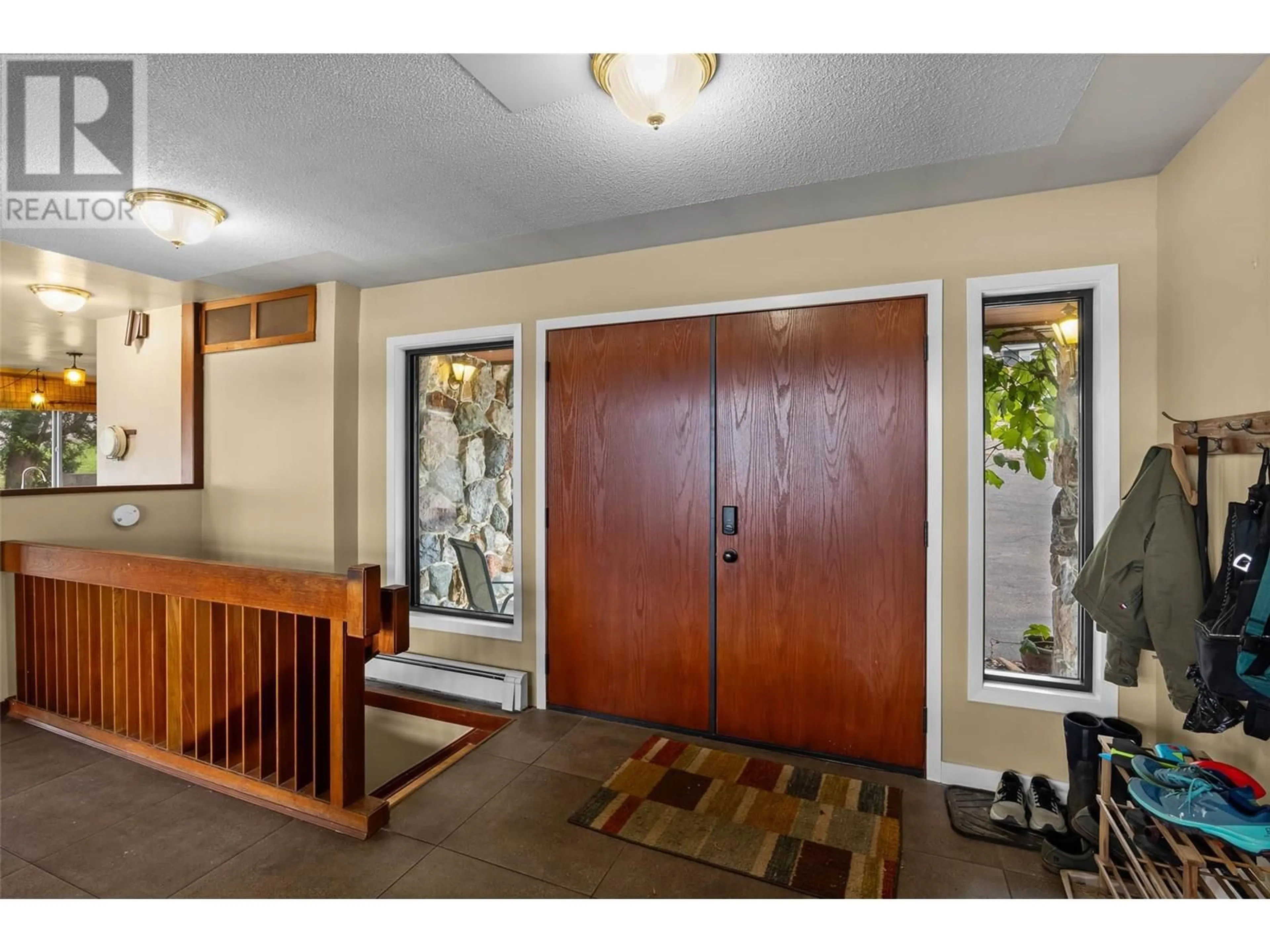 Indoor entryway for 514 STRATHCONA TERRACE, Kamloops British Columbia V2C1B9