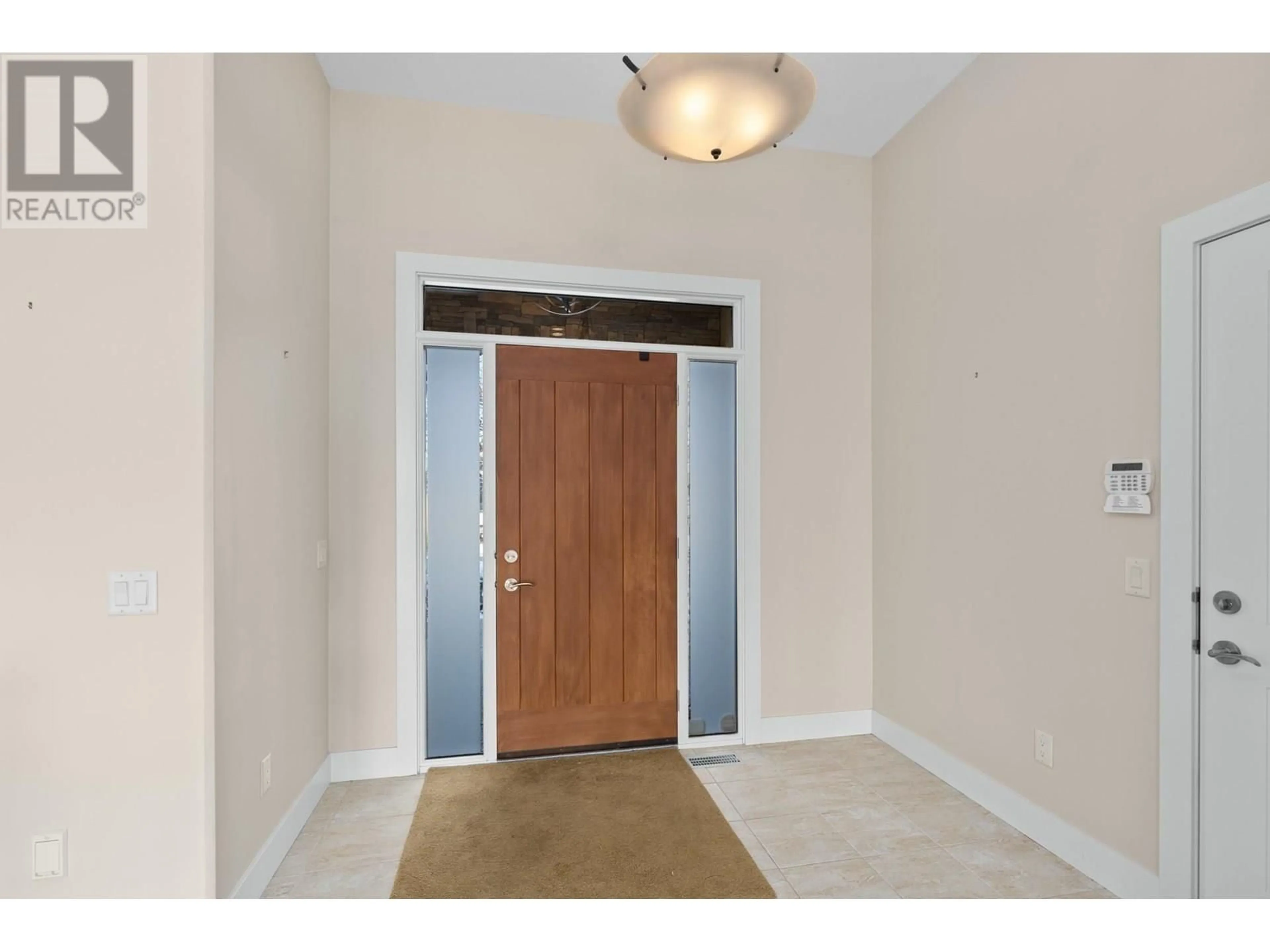 Indoor entryway for 17 - 588 HARROGATE LANE, Kelowna British Columbia V1V3C1