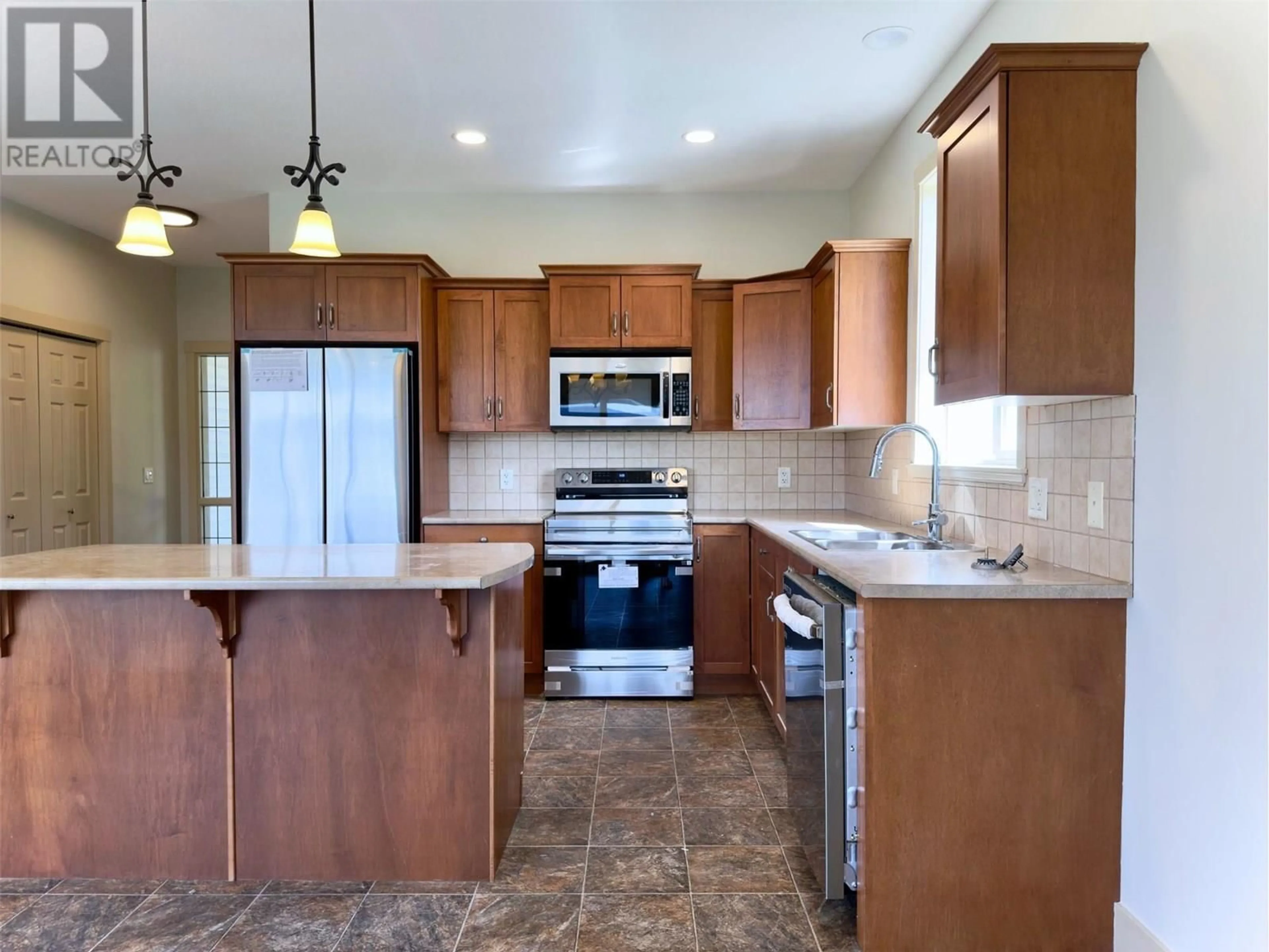 Open concept kitchen, ceramic/tile floor for 10458 COPPER HILL PLACE, Lake Country British Columbia V4V2P3