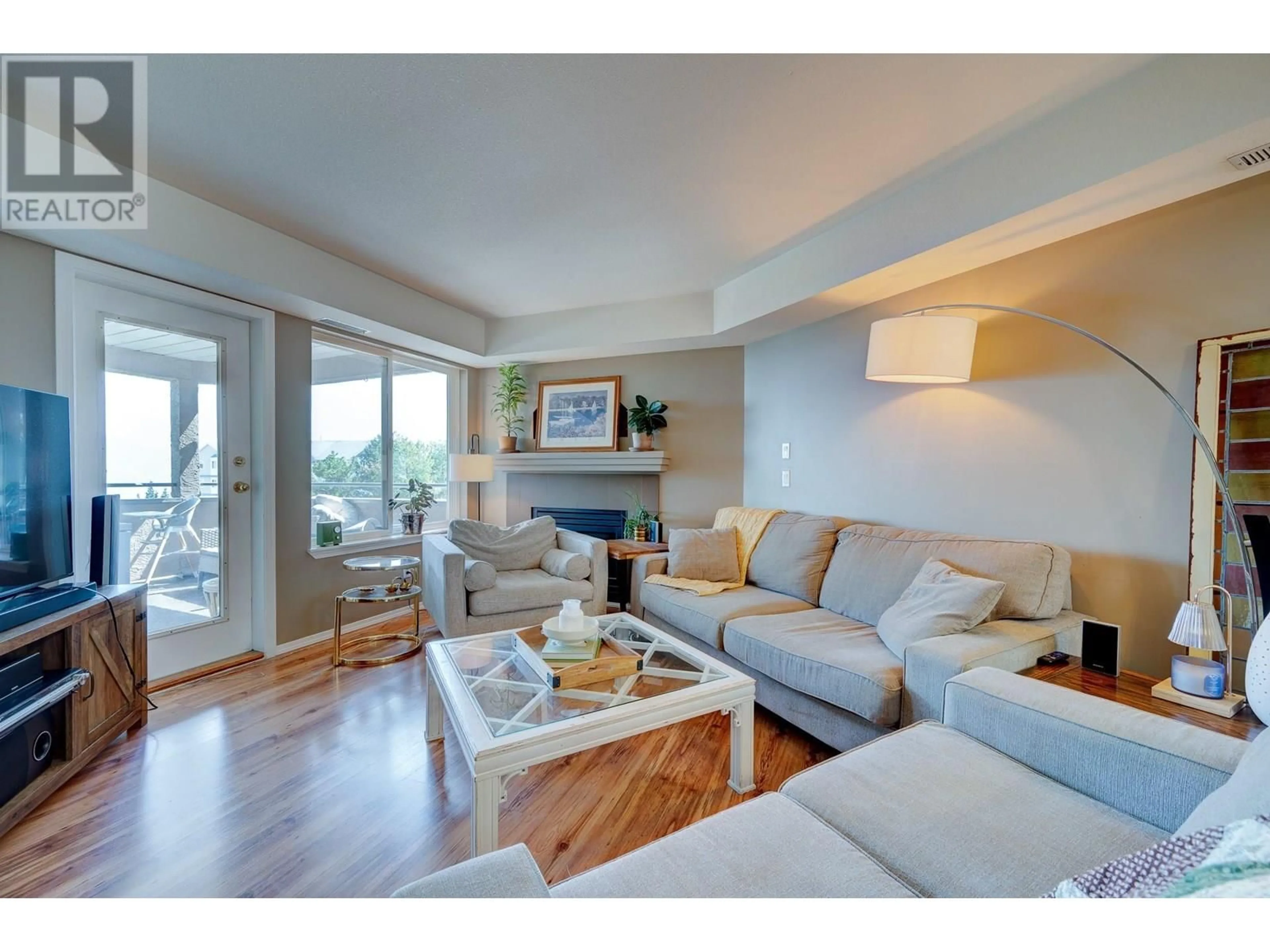Living room with furniture, wood/laminate floor for 105 - 1185 HUGH ALLAN DRIVE, Kamloops British Columbia V1S1T3