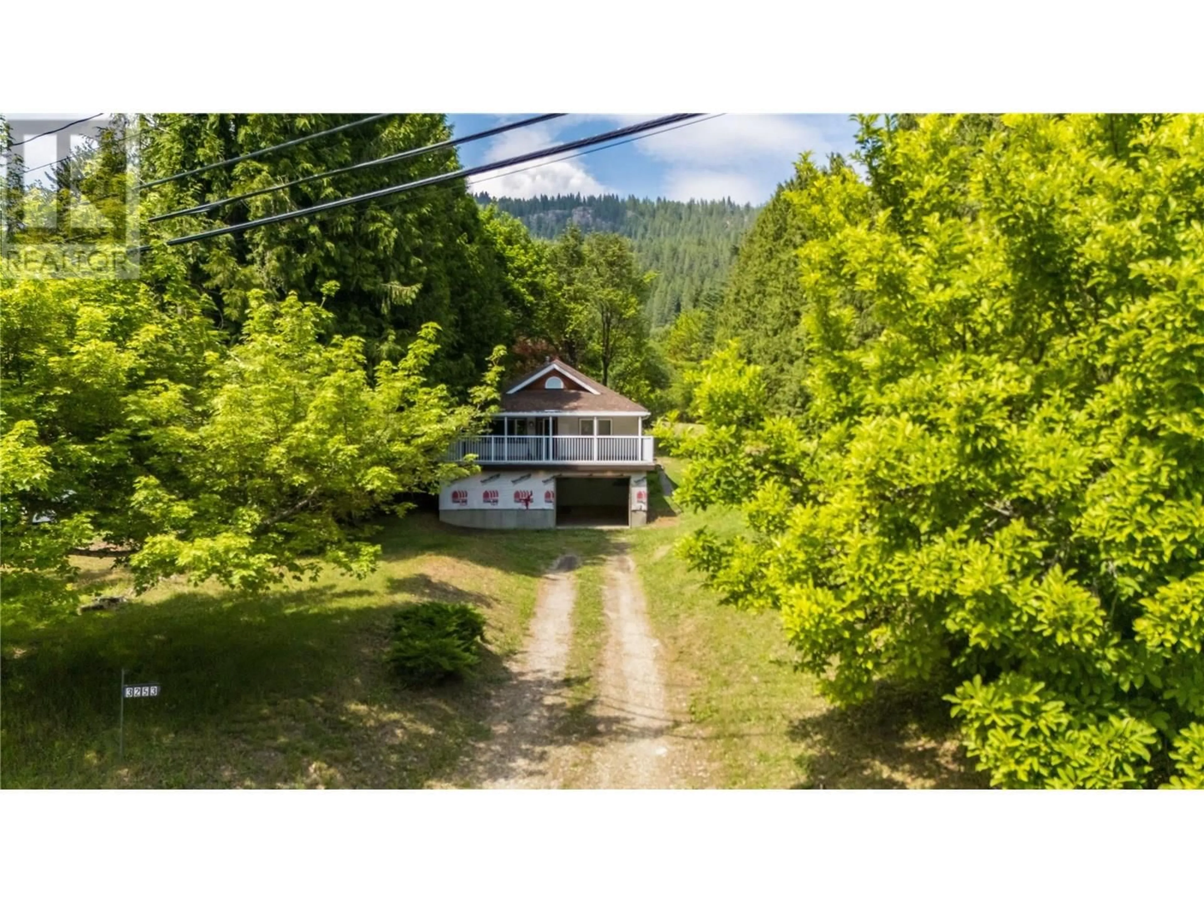 A pic from outside/outdoor area/front of a property/back of a property/a pic from drone, unknown for 3253 BROADWATER ROAD, Castlegar British Columbia V0G1X0