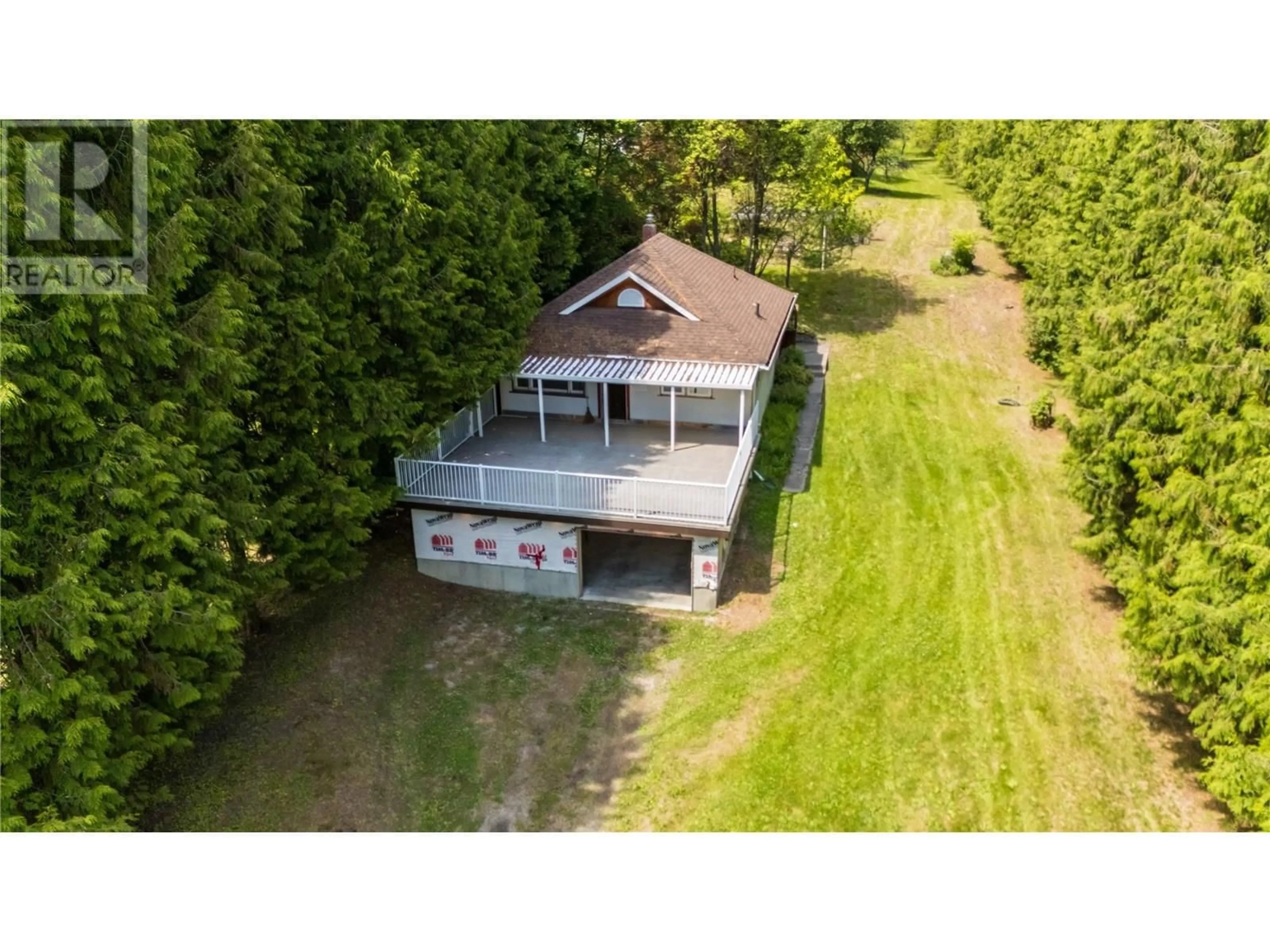 A pic from outside/outdoor area/front of a property/back of a property/a pic from drone, water/lake/river/ocean view for 3253 BROADWATER ROAD, Castlegar British Columbia V0G1X0