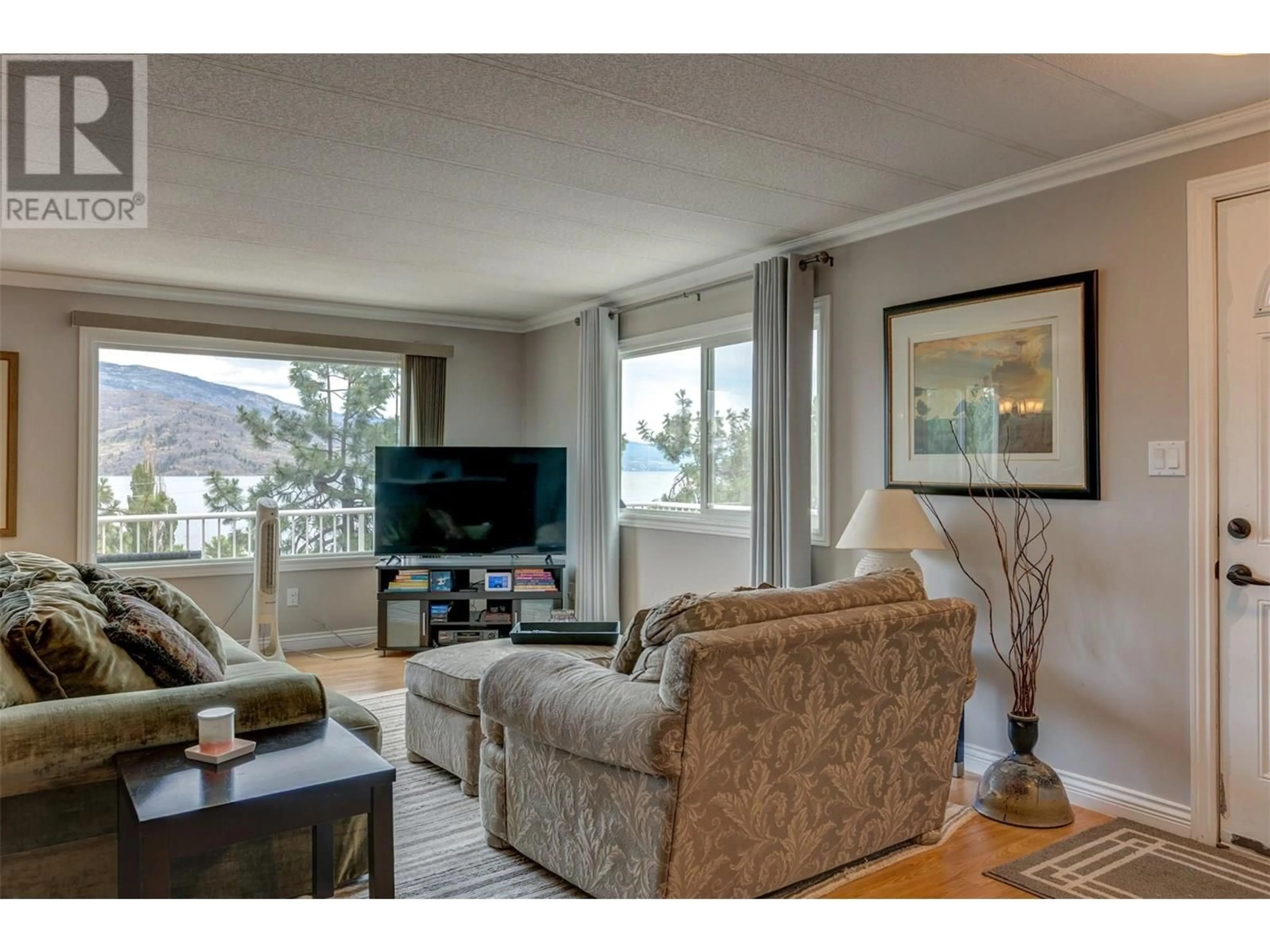 Living room with furniture, wood/laminate floor for 34 - 6711 HIGHWAY 97 OTHER, Peachland British Columbia V0H1X9