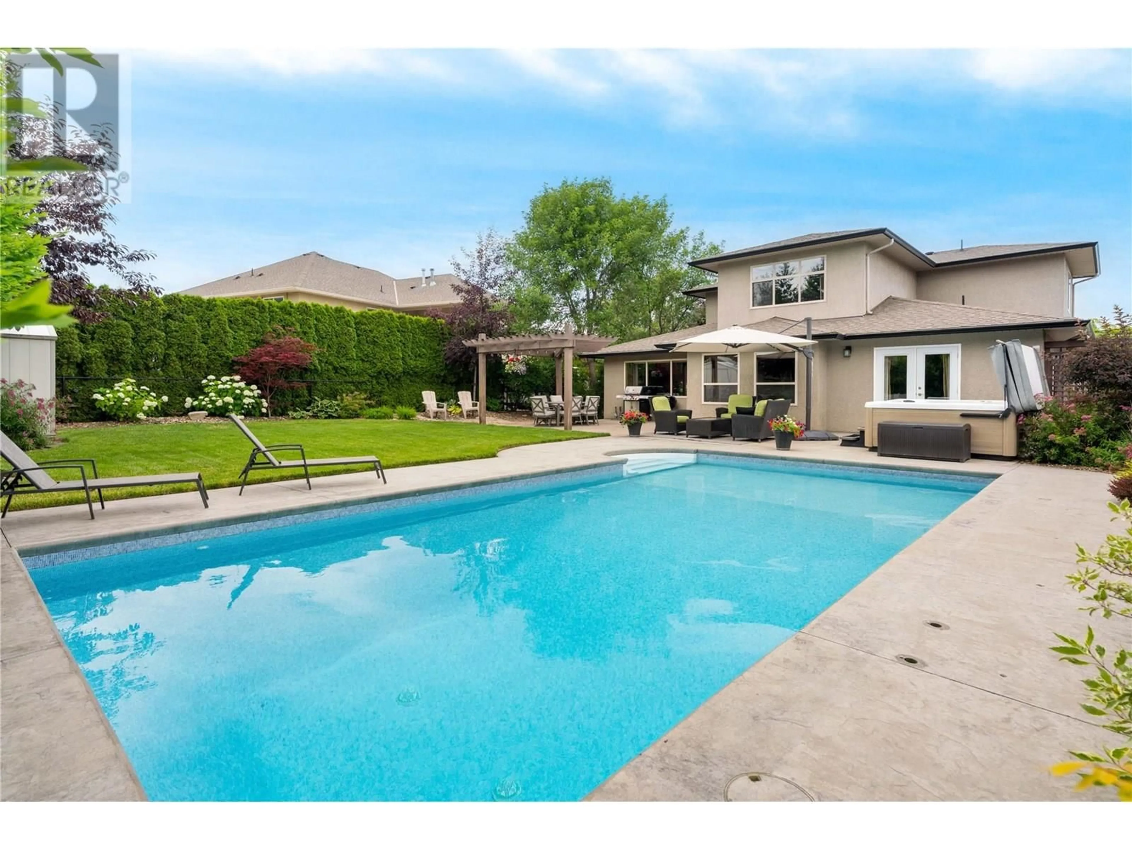 Pool for 2464 SELKIRK DRIVE, Kelowna British Columbia V1V2R7