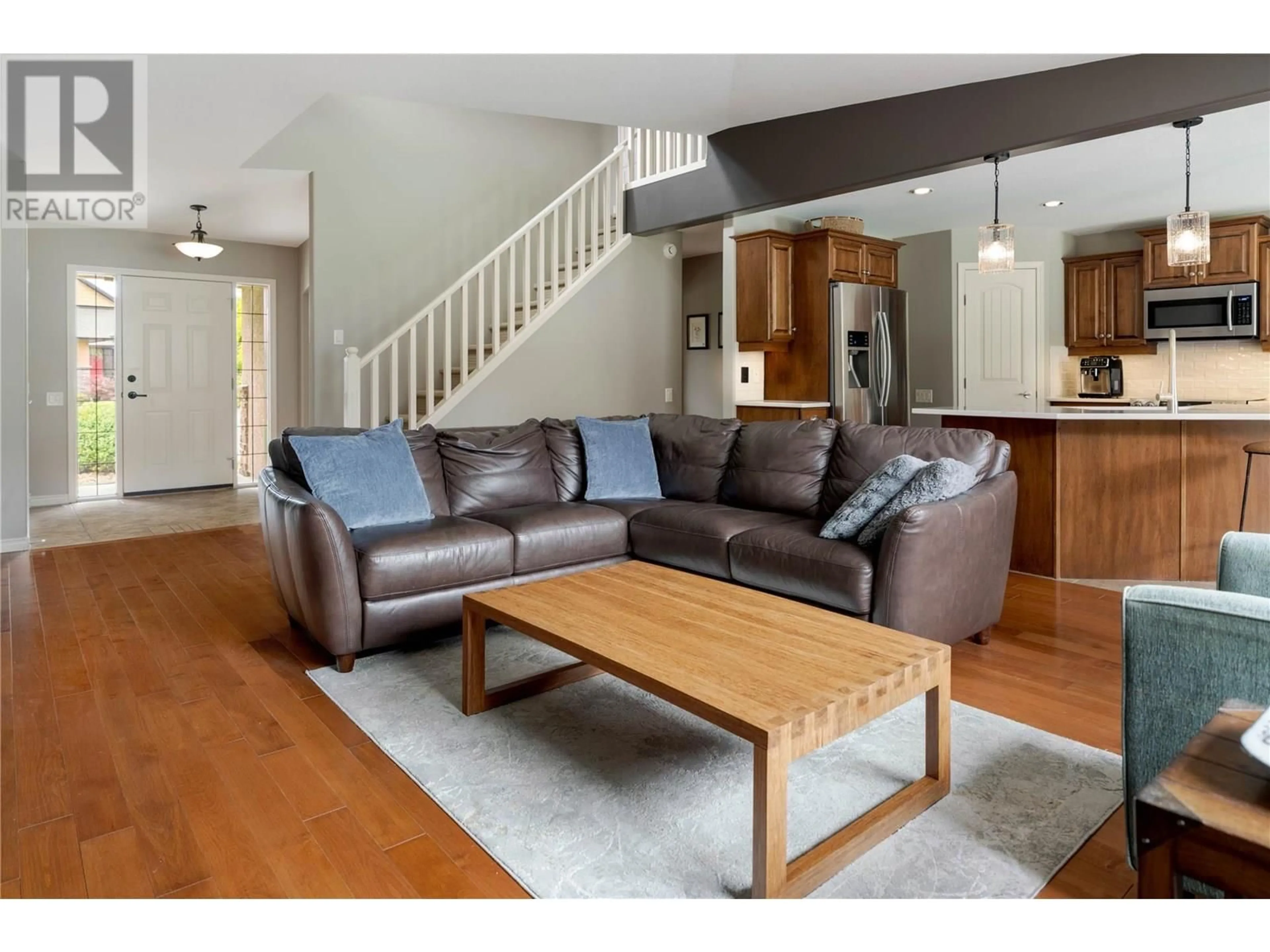 Living room with furniture, wood/laminate floor for 2464 SELKIRK DRIVE, Kelowna British Columbia V1V2R7