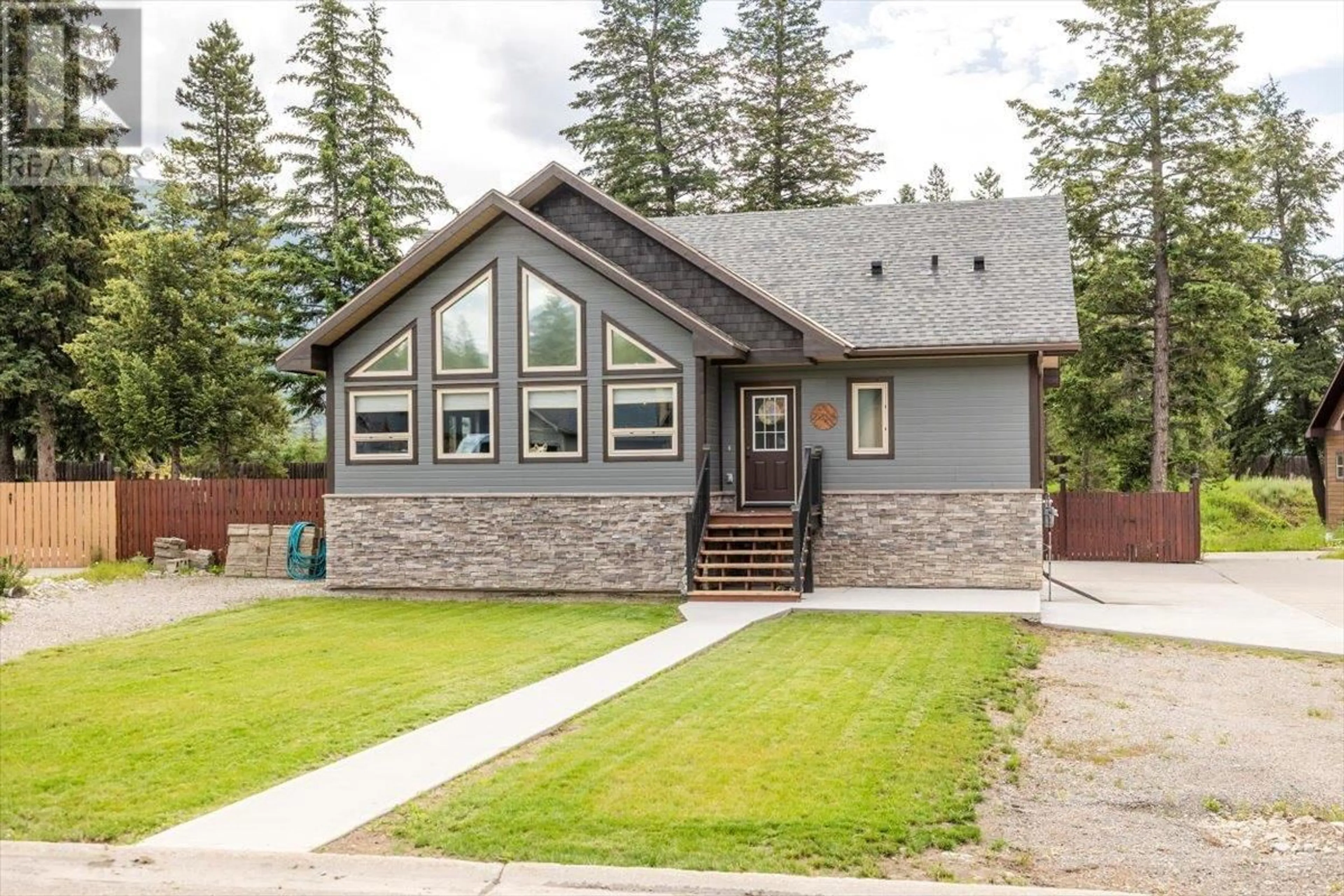 Home with vinyl exterior material, unknown for 2056 GOLDEN EAGLE DRIVE, Sparwood British Columbia V0B2G2