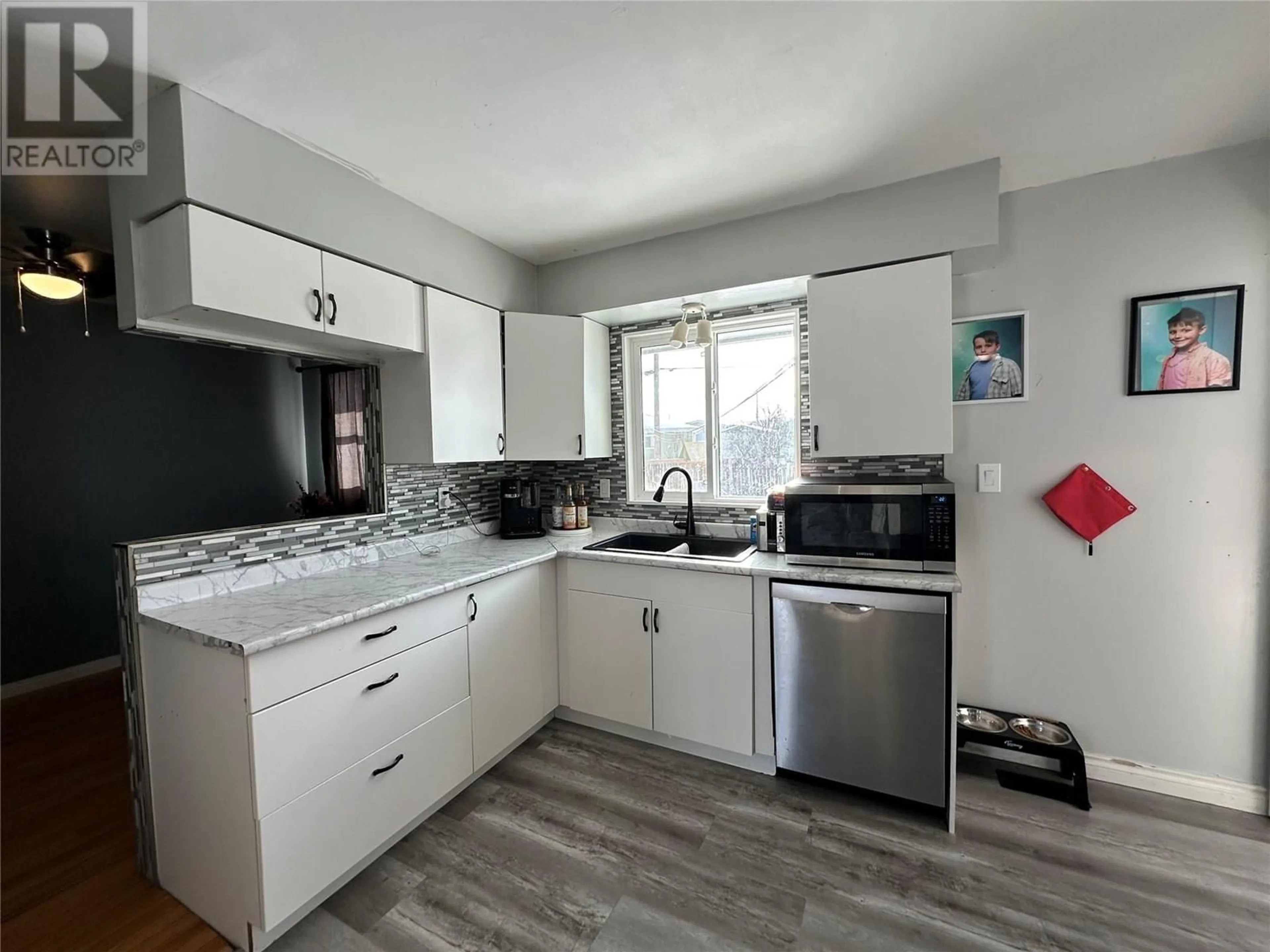 Standard kitchen, unknown for 1913 109 AVENUE, Dawson Creek British Columbia V1G2V8