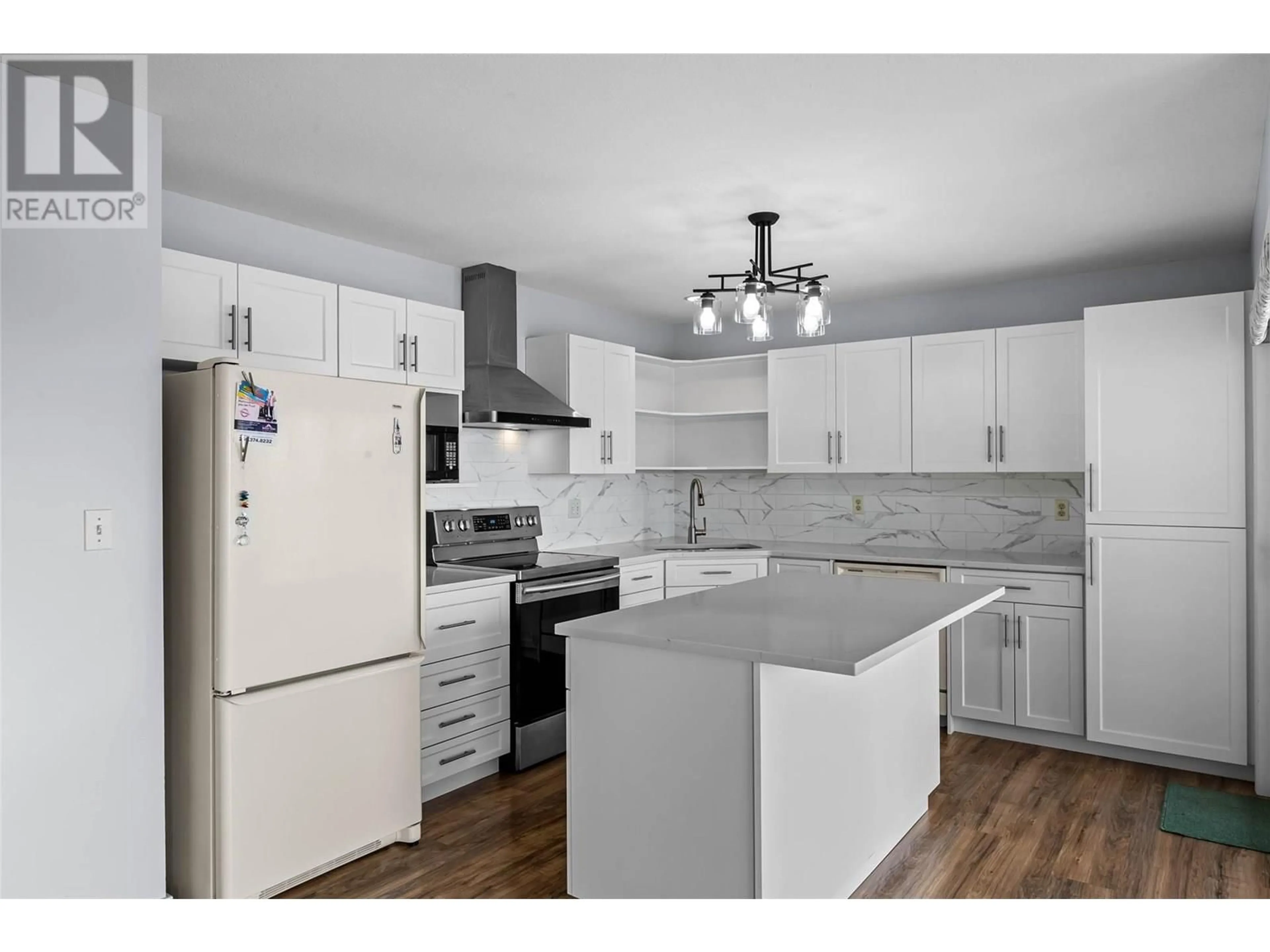 Open concept kitchen, unknown for 69 - 2022 PACIFIC WAY, Kamloops British Columbia V1S1T1