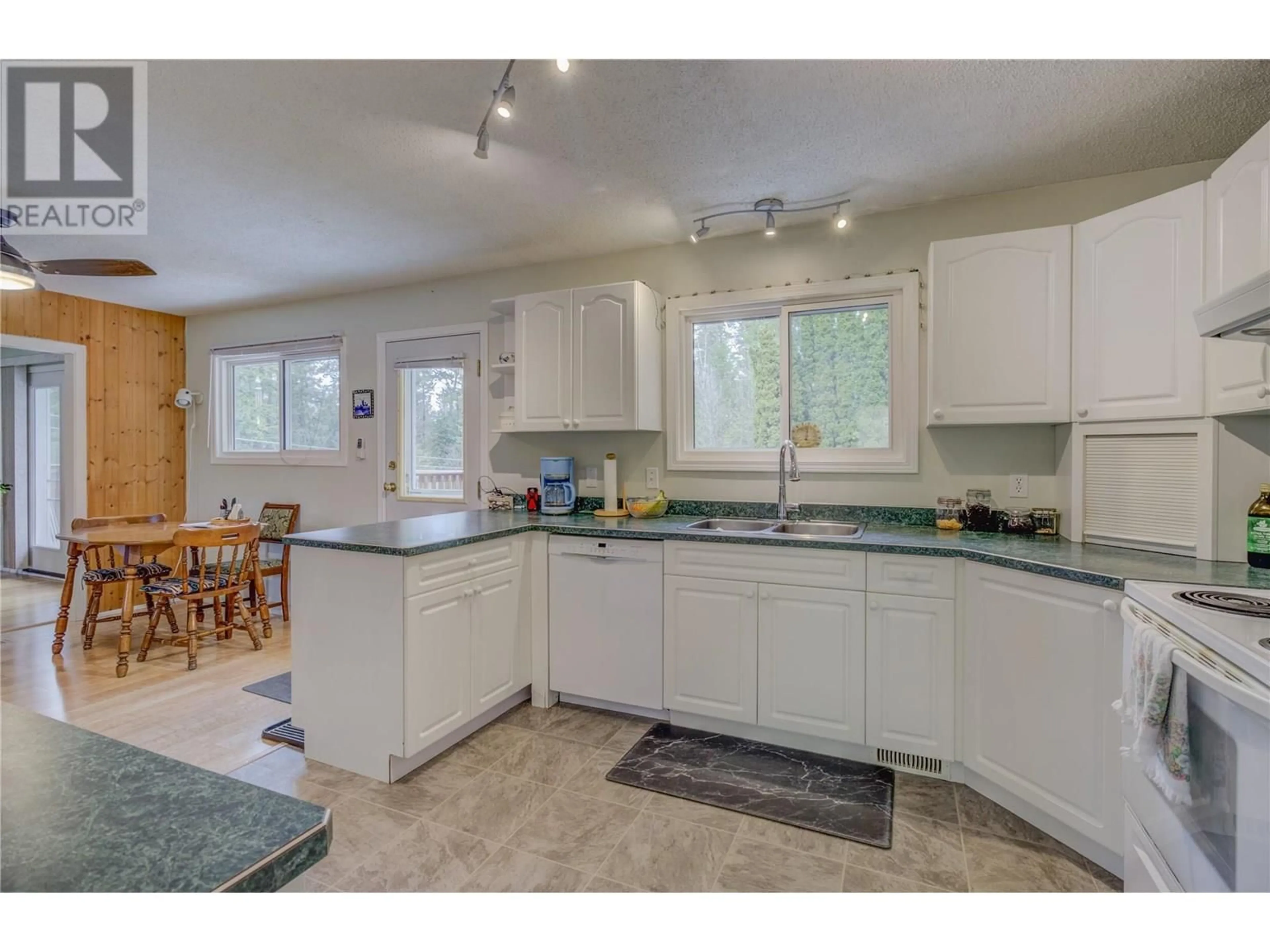 Open concept kitchen, ceramic/tile floor for 2651 20 AVENUE NORTHEAST, Salmon Arm British Columbia V1E3G5