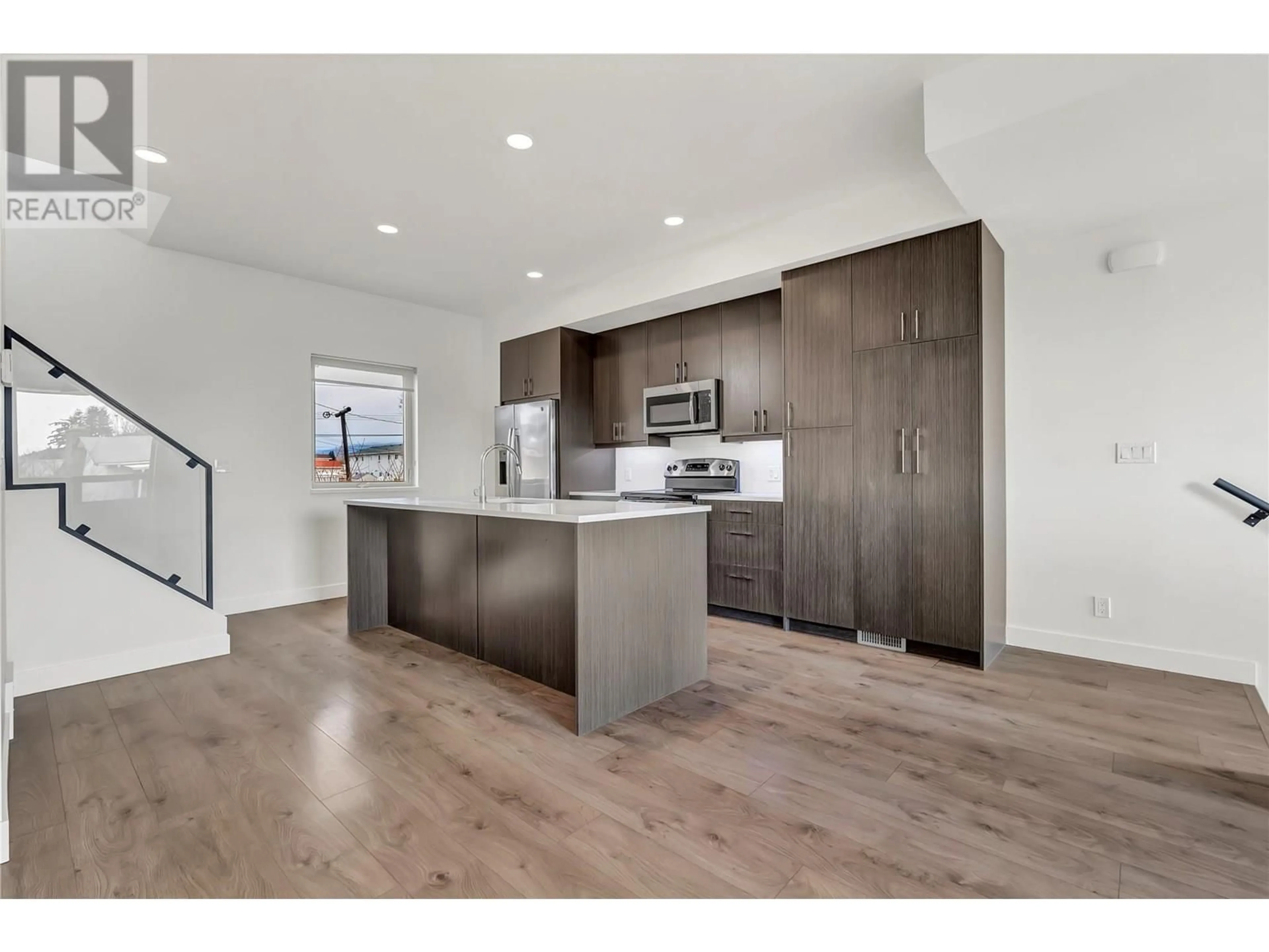 Open concept kitchen, wood/laminate floor for 105 - 2922 WILSON STREET, Penticton British Columbia V2A6H5