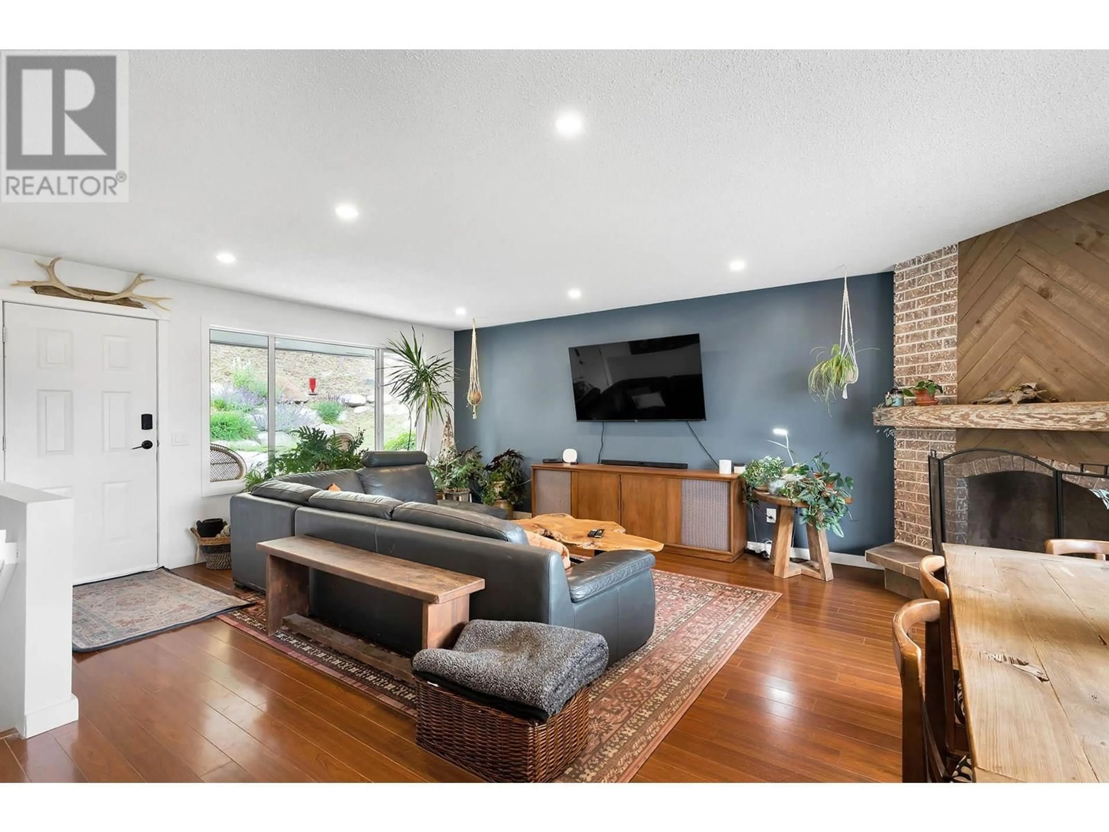 Living room with furniture, unknown for 5350 RONDE LANE, Kamloops British Columbia V2C5H6