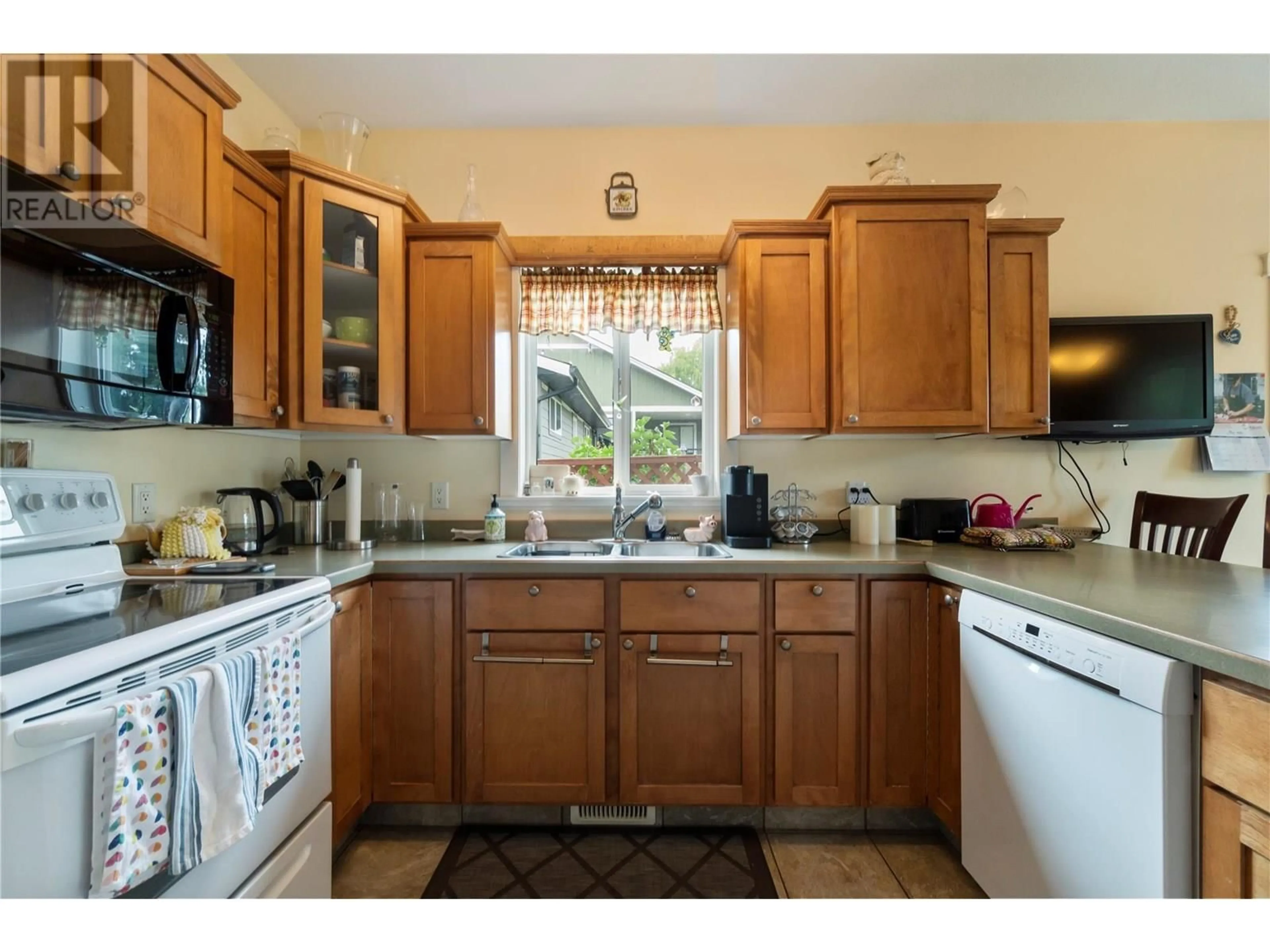 Standard kitchen, unknown for 2605 COLONY STREET, Armstrong British Columbia V0E1B1