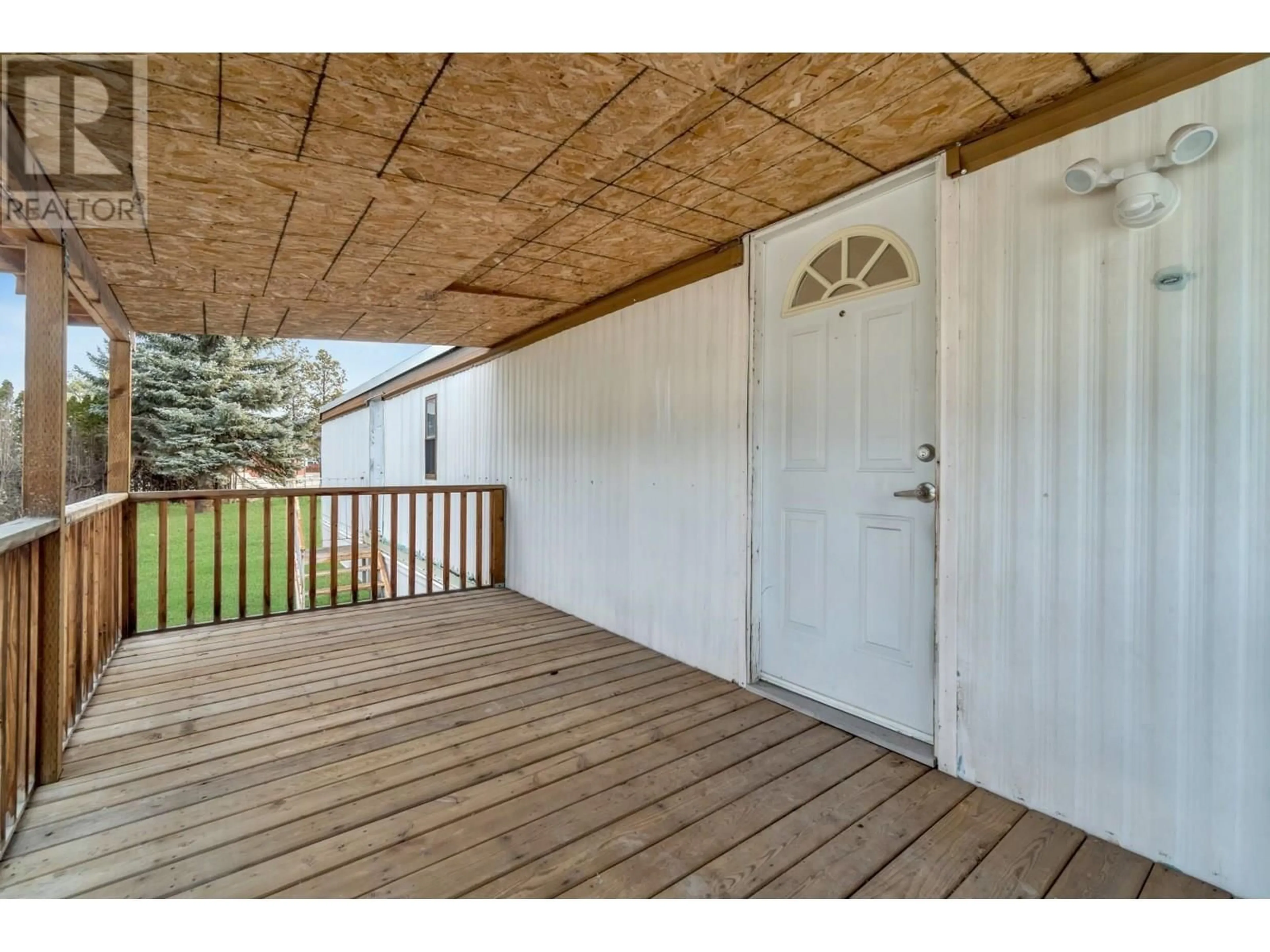 Indoor entryway for 3 - 2776 CLAPPERTON AVENUE, Merritt British Columbia V0K1B0