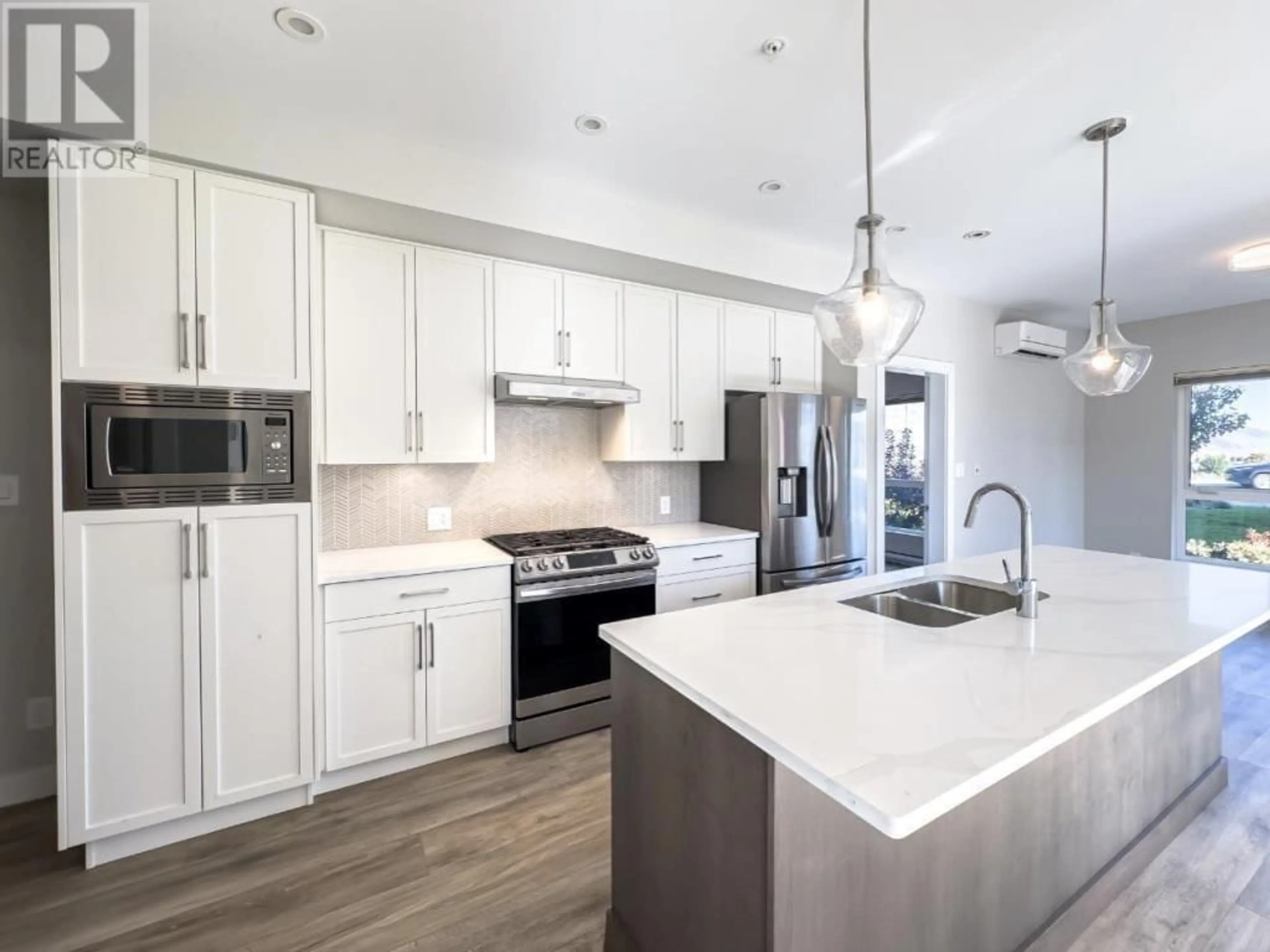Open concept kitchen, unknown for 103 - 875 UNIVERSITY DRIVE, Kamloops British Columbia V2C0J8