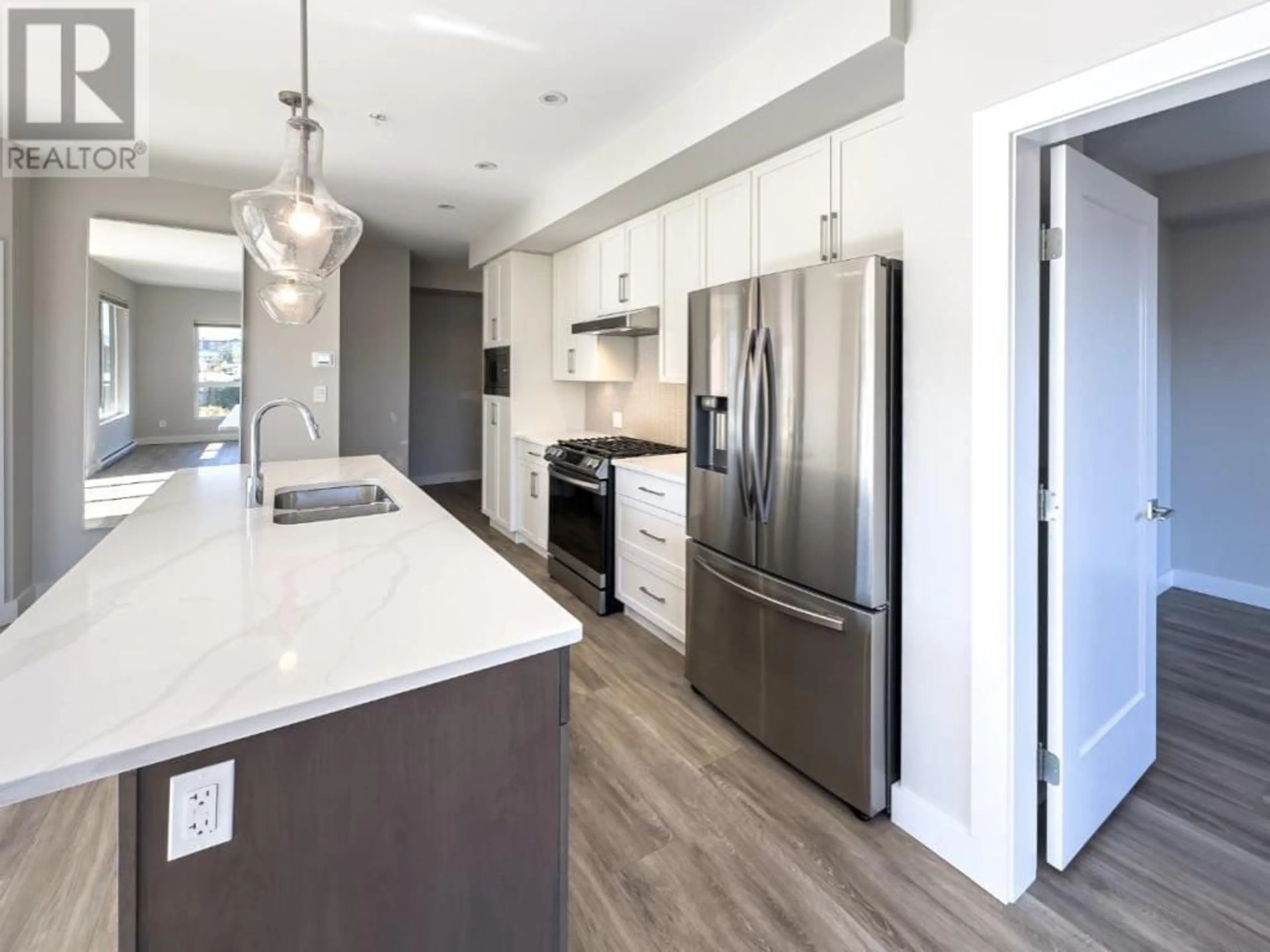 Open concept kitchen, unknown for 103 - 875 UNIVERSITY DRIVE, Kamloops British Columbia V2C0J8