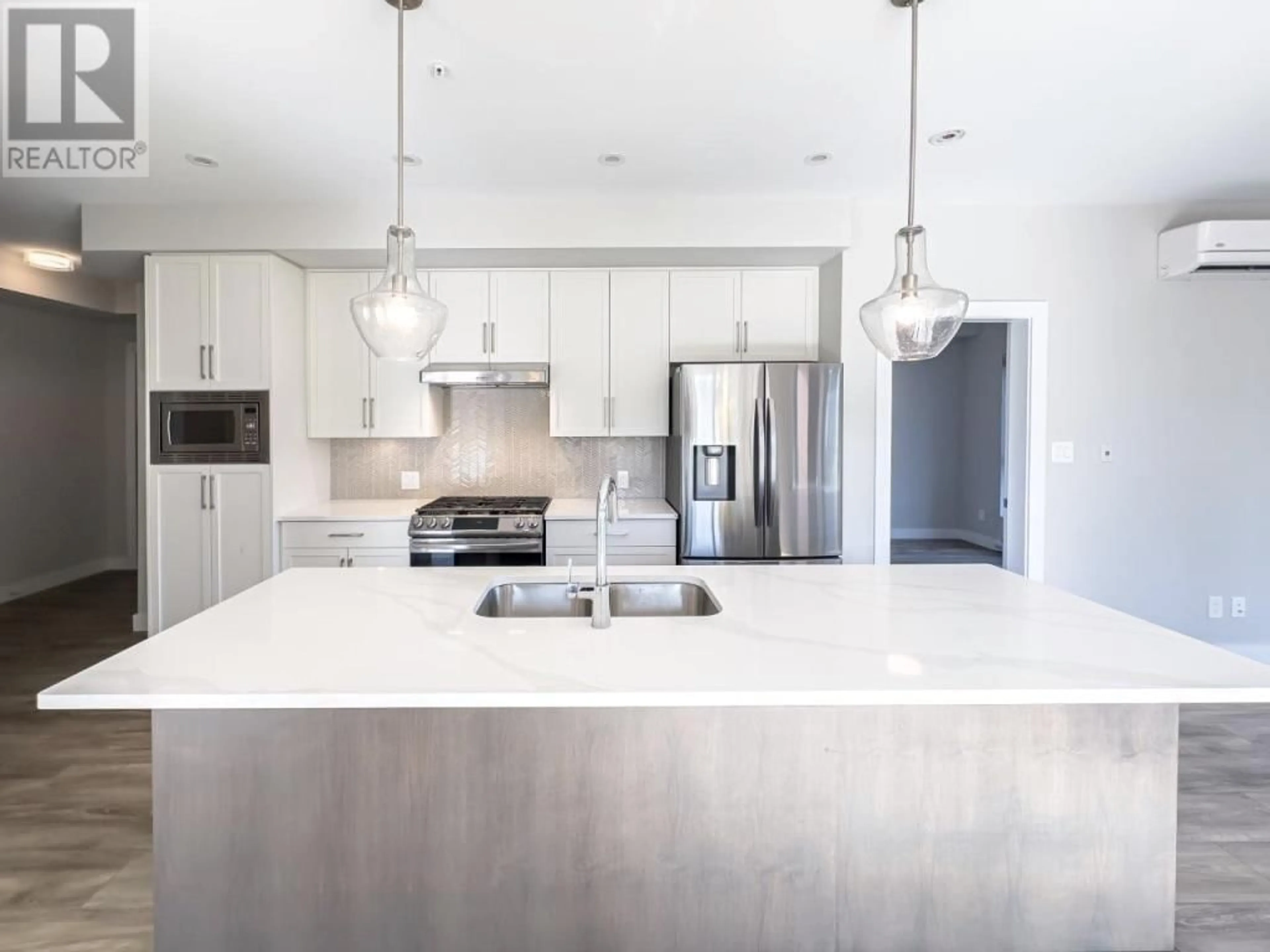 Open concept kitchen, unknown for 103 - 875 UNIVERSITY DRIVE, Kamloops British Columbia V2C0J8