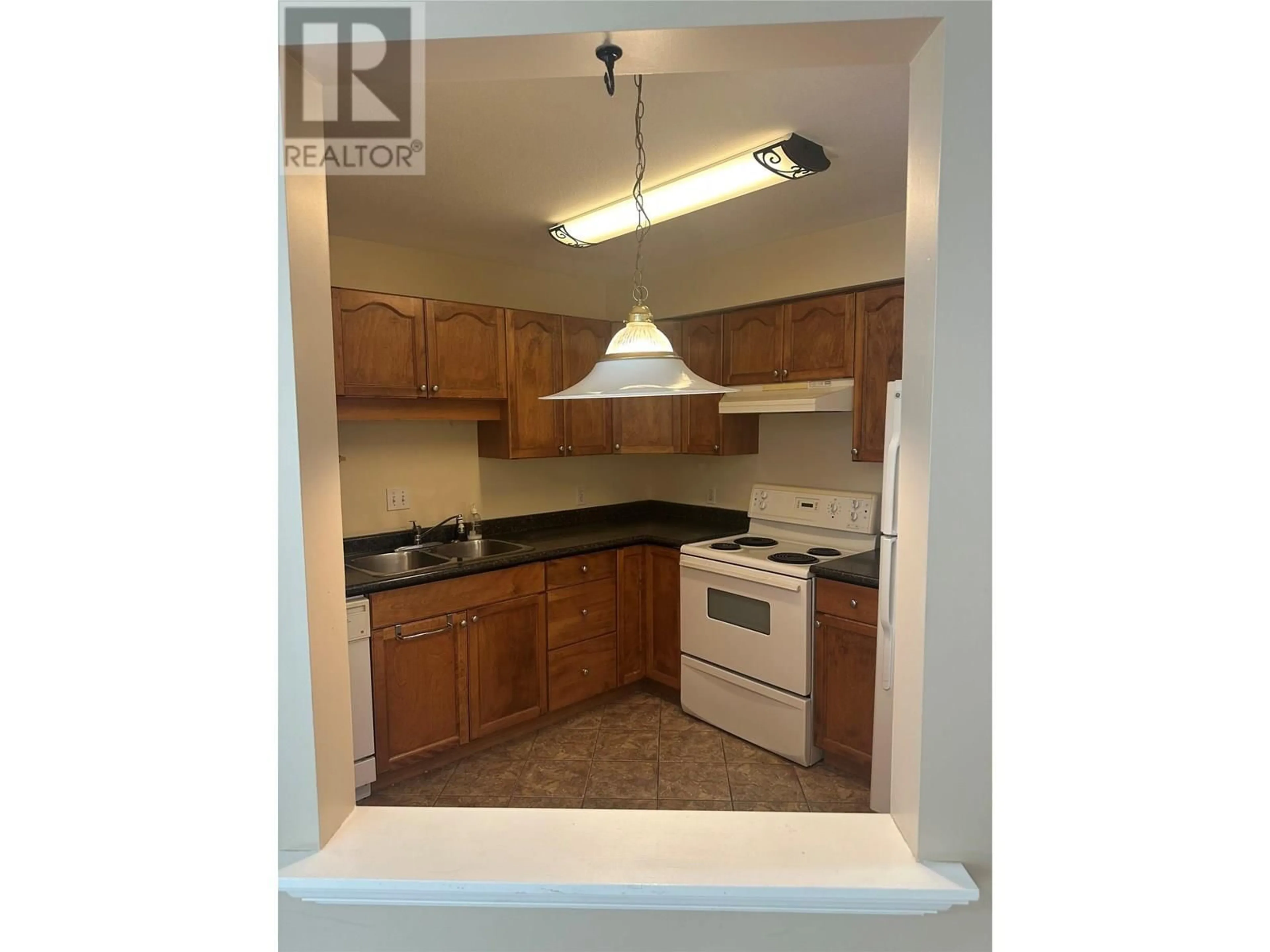Standard kitchen, wood/laminate floor for 108 - 650 3RD STREET STREET, Salmon Arm British Columbia V1E2R3