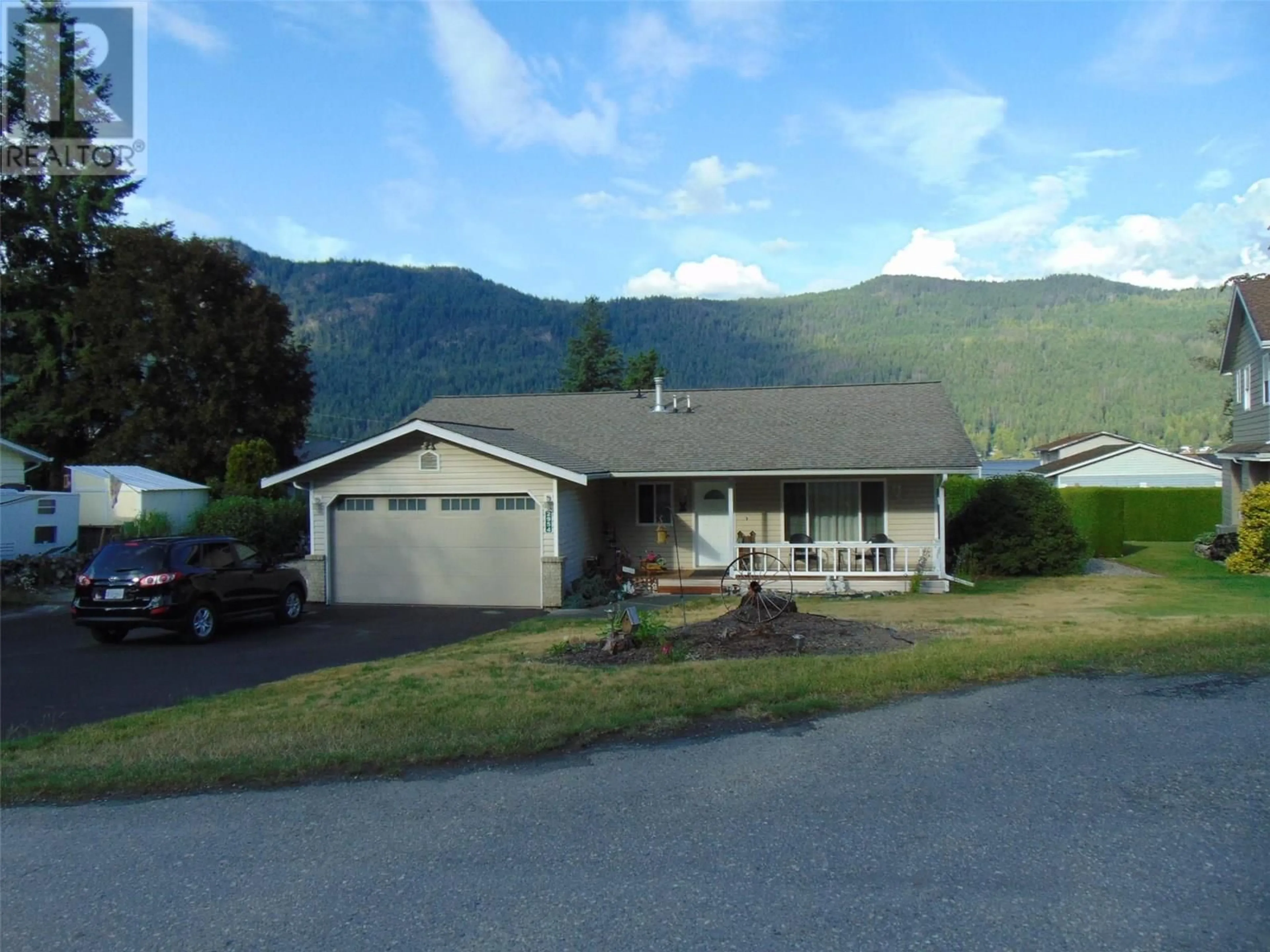 Home with vinyl exterior material, mountain view for 2954 BIRCH LANE, Blind Bay British Columbia V0E1H0