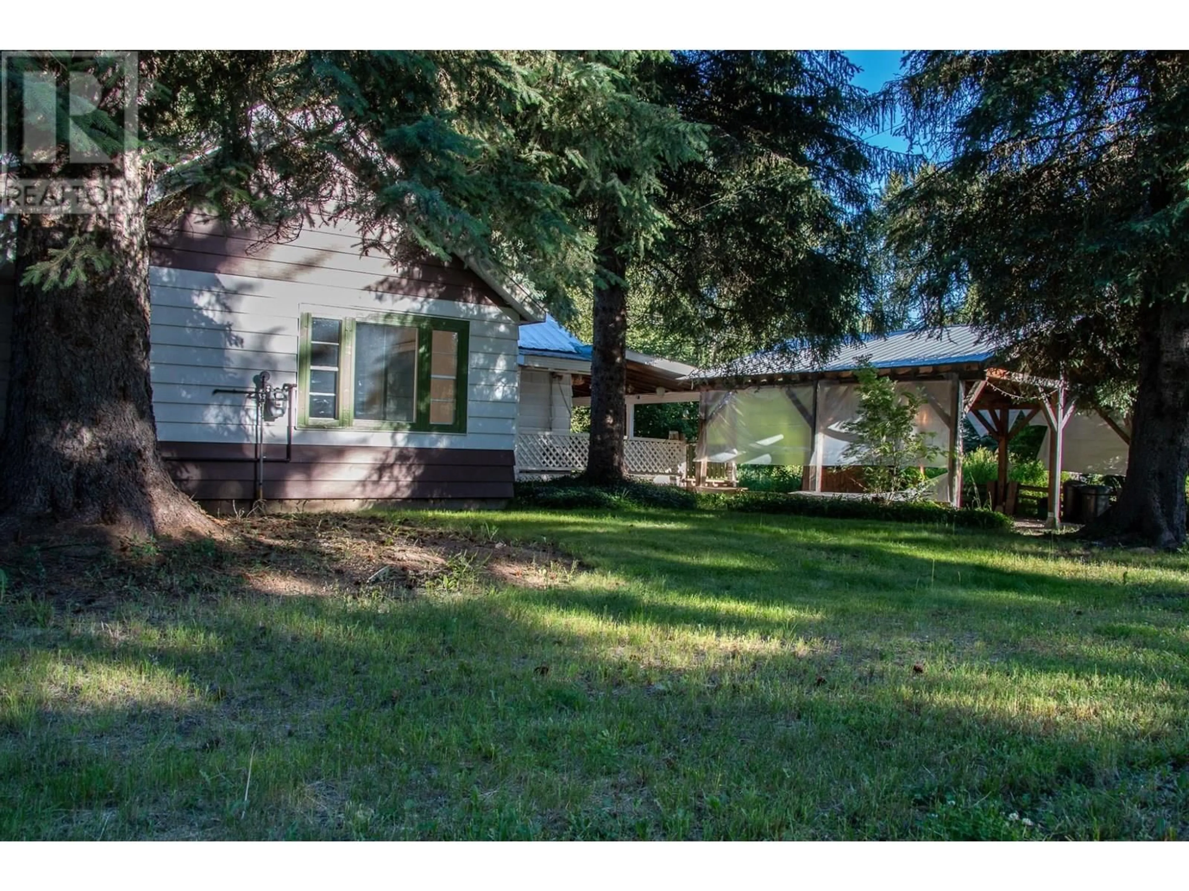 A pic from outside/outdoor area/front of a property/back of a property/a pic from drone, street for 223 RIVERSIDE AVENUE, Salmo British Columbia V0G1Z0