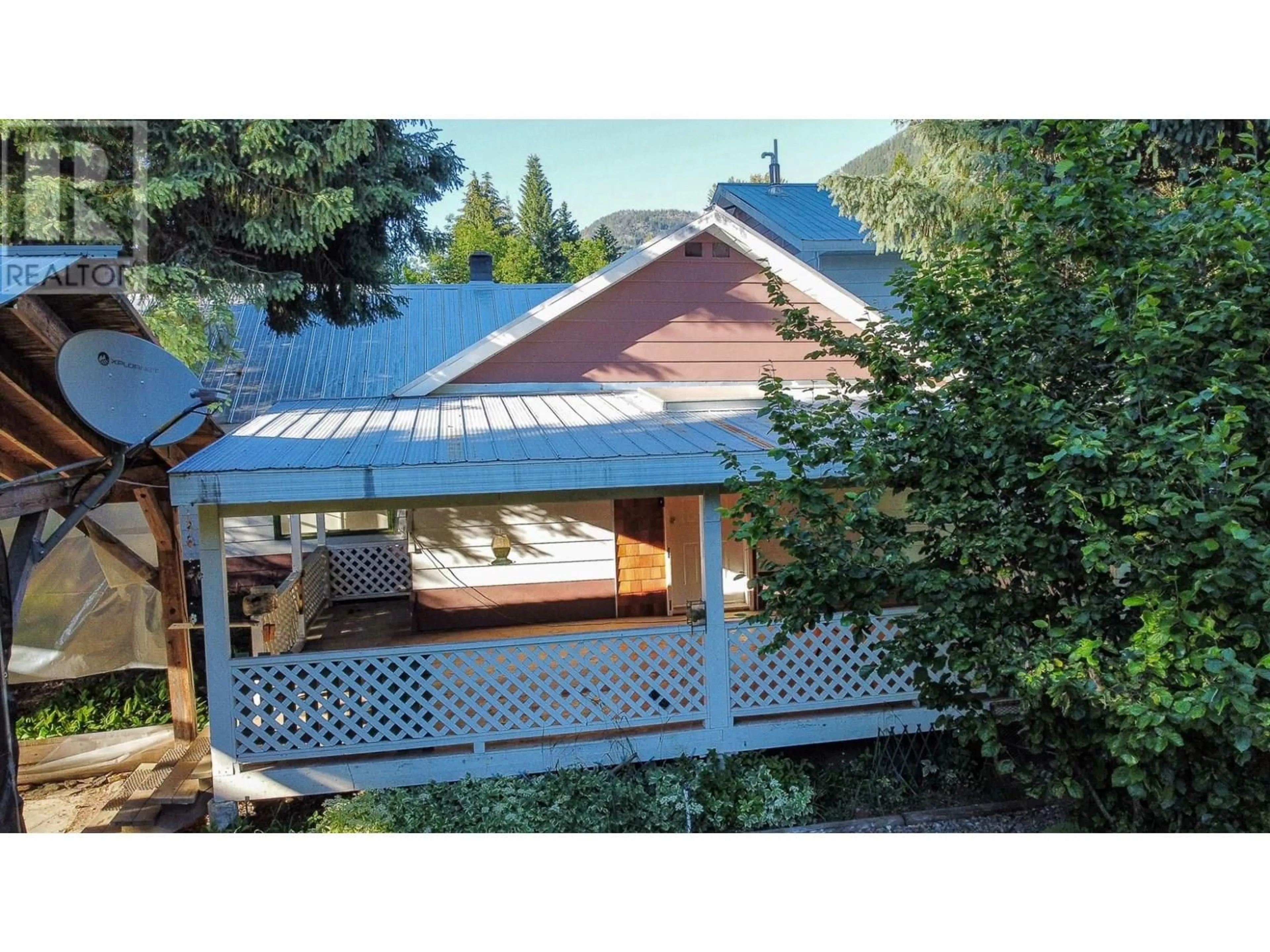 A pic from outside/outdoor area/front of a property/back of a property/a pic from drone, unknown for 223 RIVERSIDE AVENUE, Salmo British Columbia V0G1Z0
