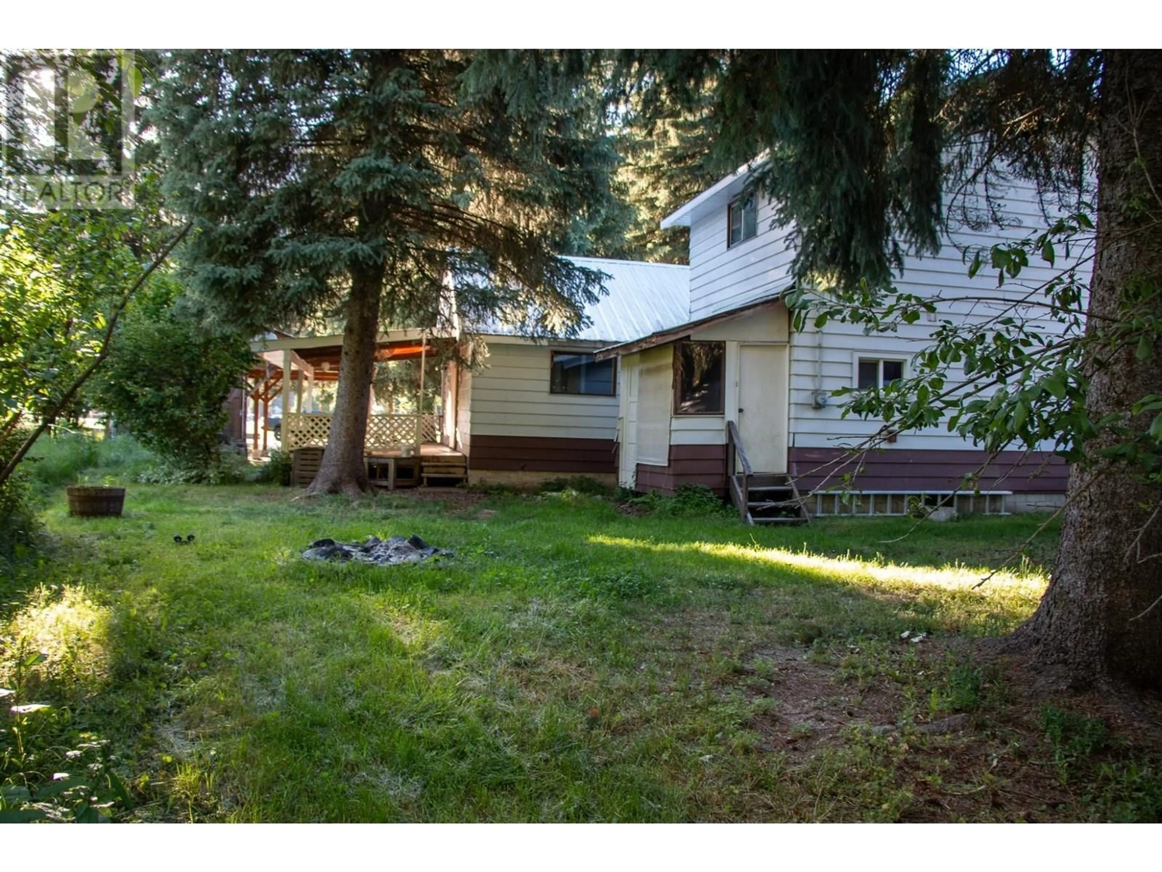 A pic from outside/outdoor area/front of a property/back of a property/a pic from drone, street for 223 RIVERSIDE AVENUE, Salmo British Columbia V0G1Z0