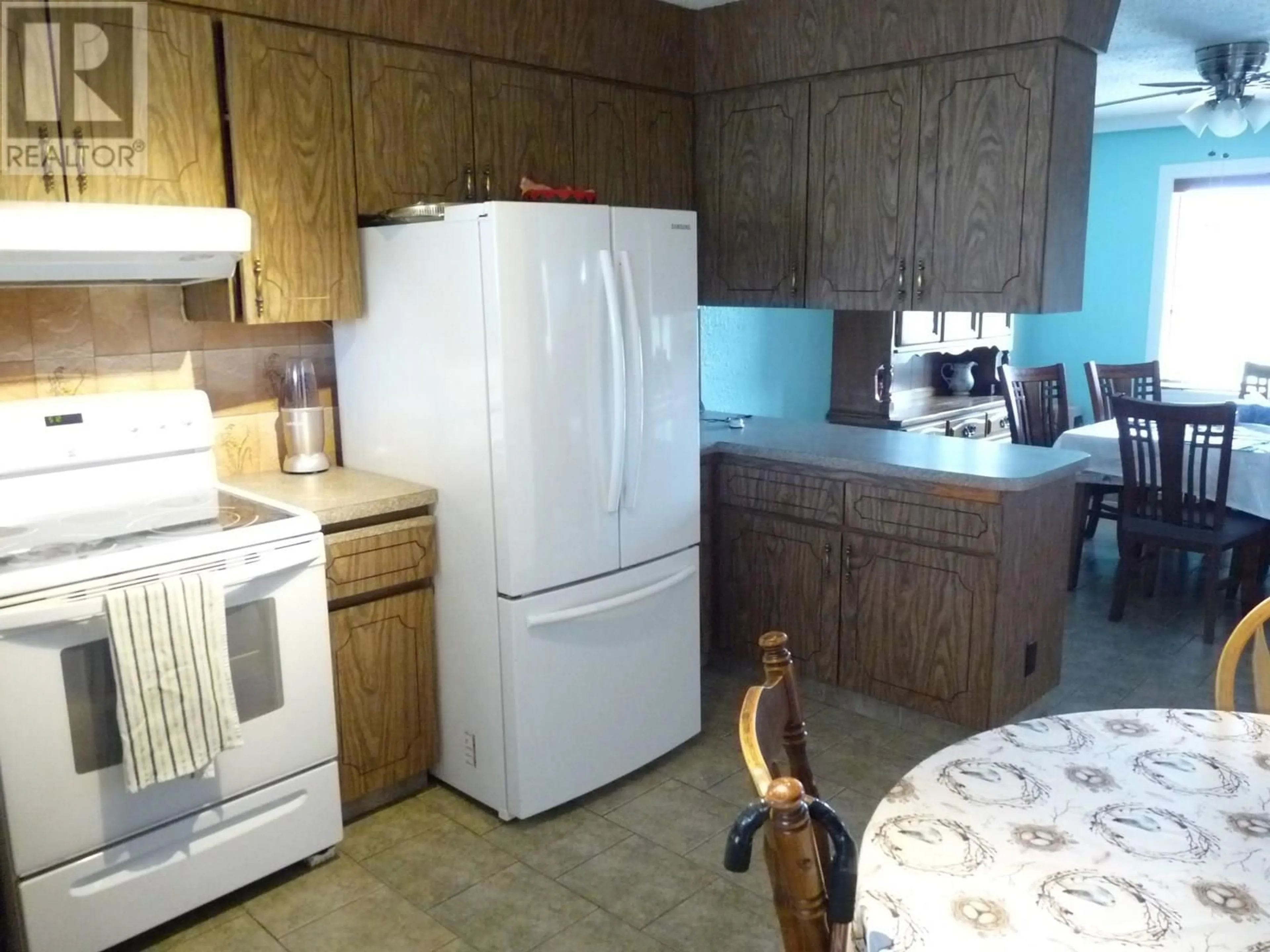 Standard kitchen, unknown for 307 HOLLY AVENUE, Kamloops British Columbia V2B1M2