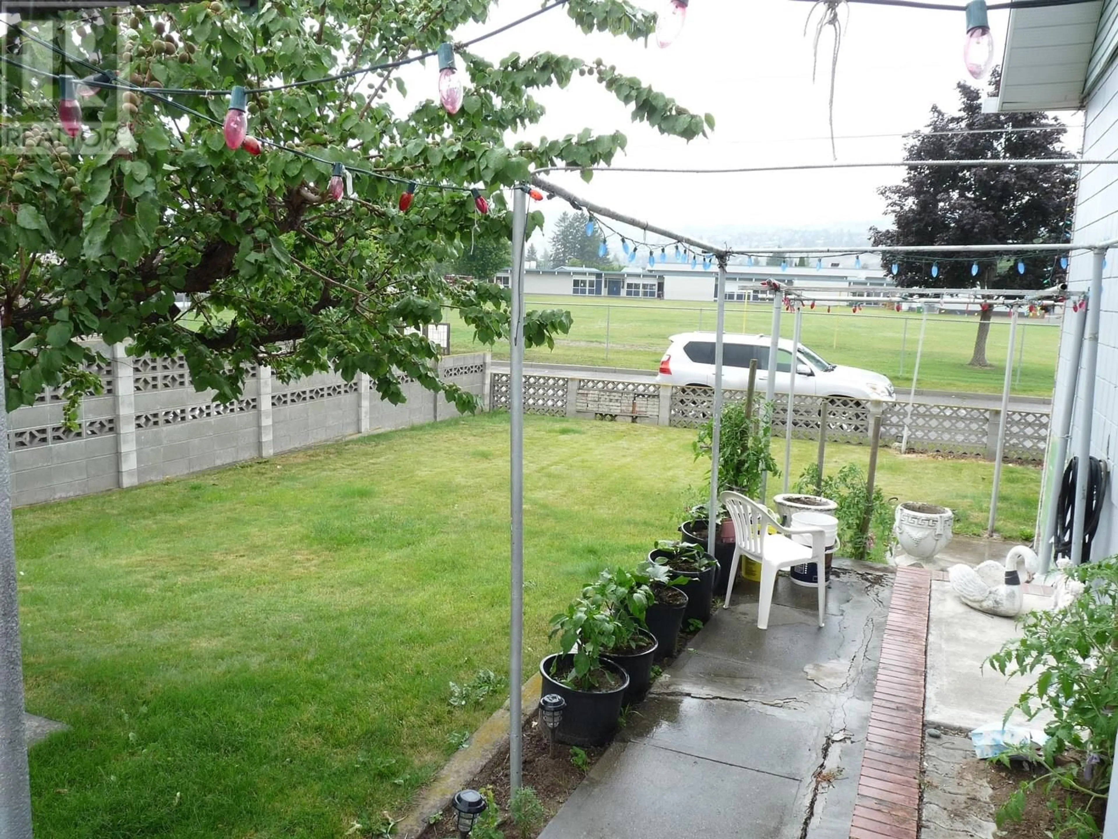 Patio, mountain view for 307 HOLLY AVENUE, Kamloops British Columbia V2B1M2