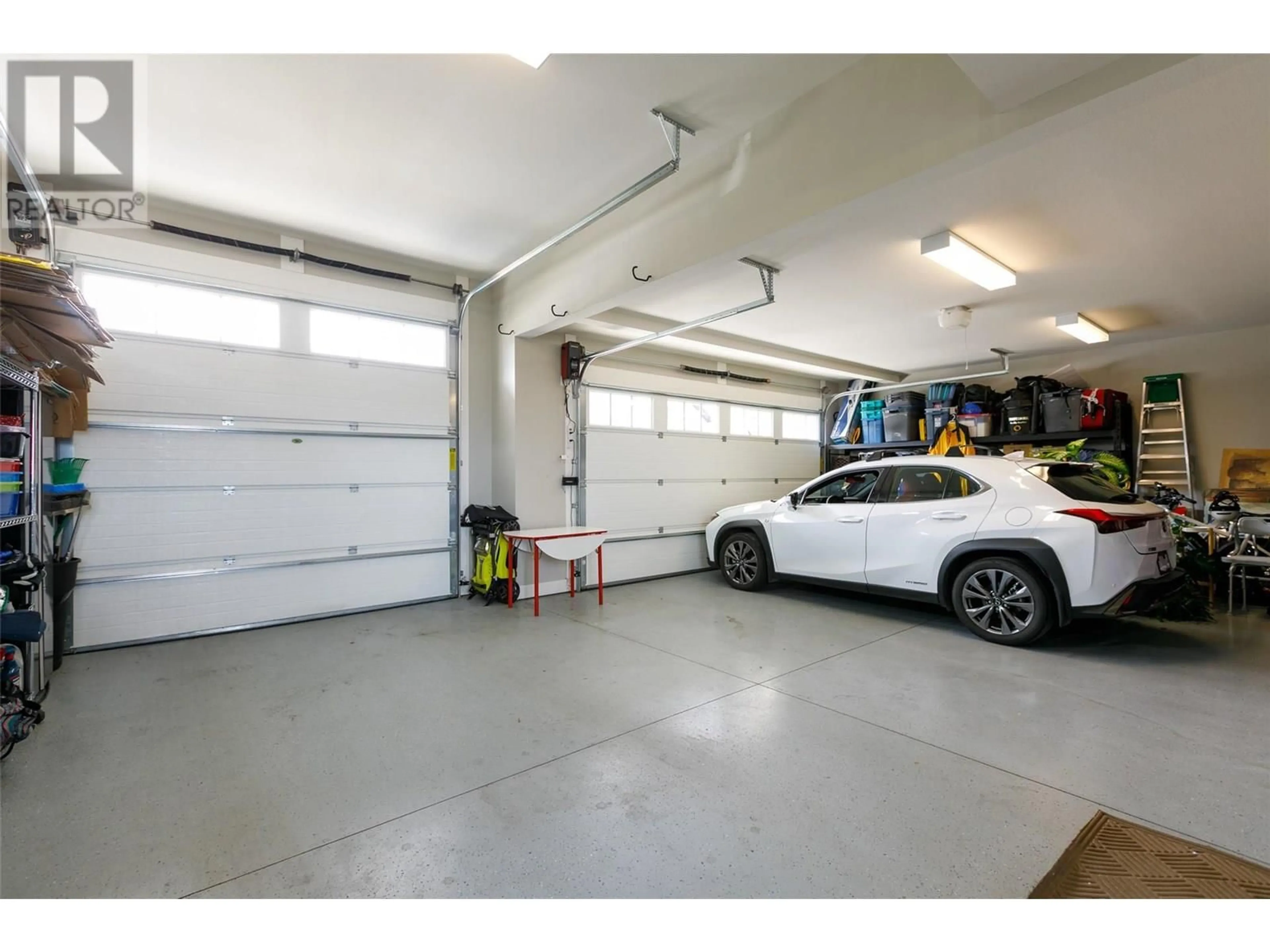 Indoor garage for 450 LAKEPOINTE DRIVE, Kelowna British Columbia V1W5K2