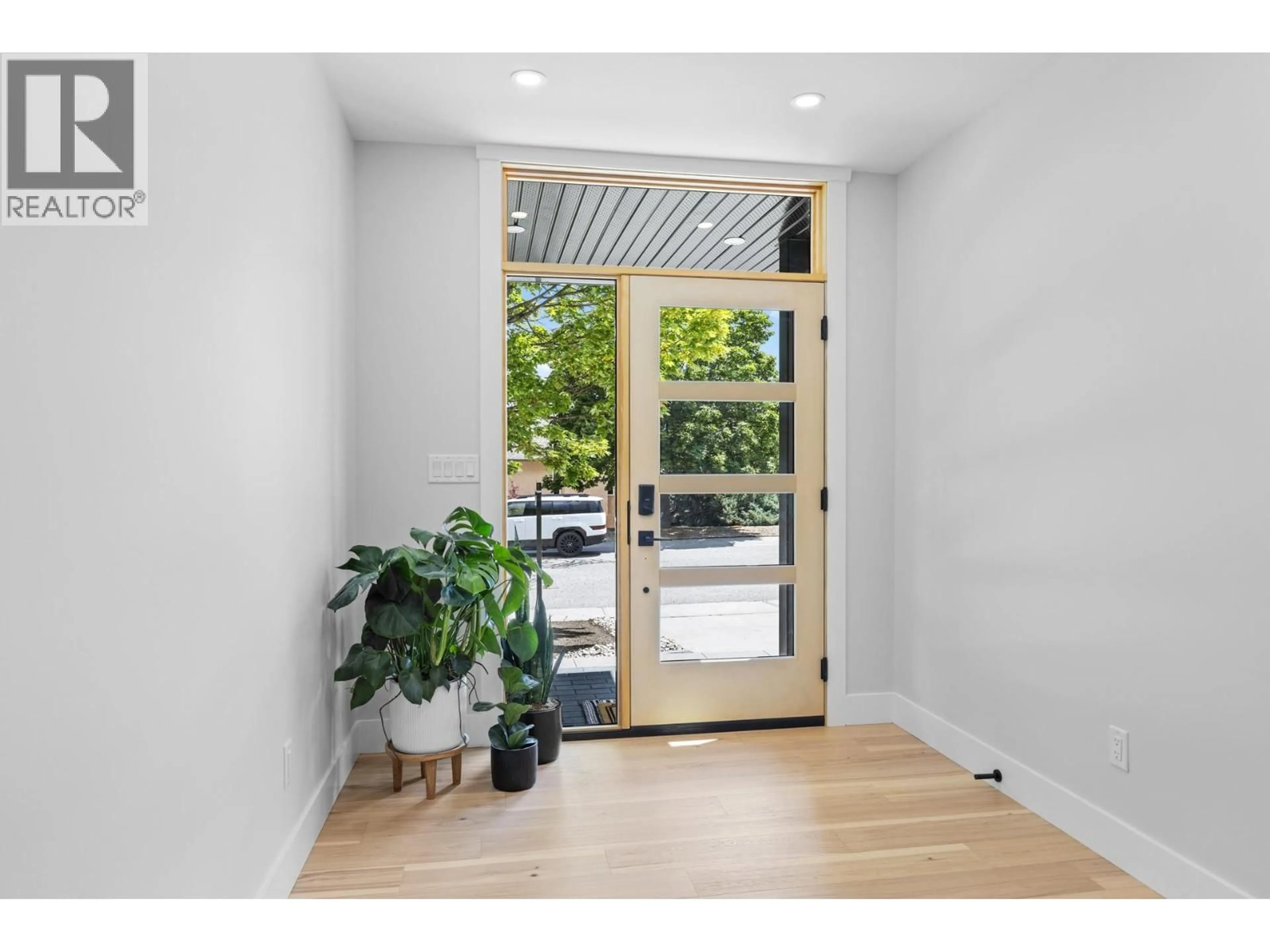 Indoor entryway for 2255 SHANNON WOODS CRESCENT, West Kelowna British Columbia V4T2P2
