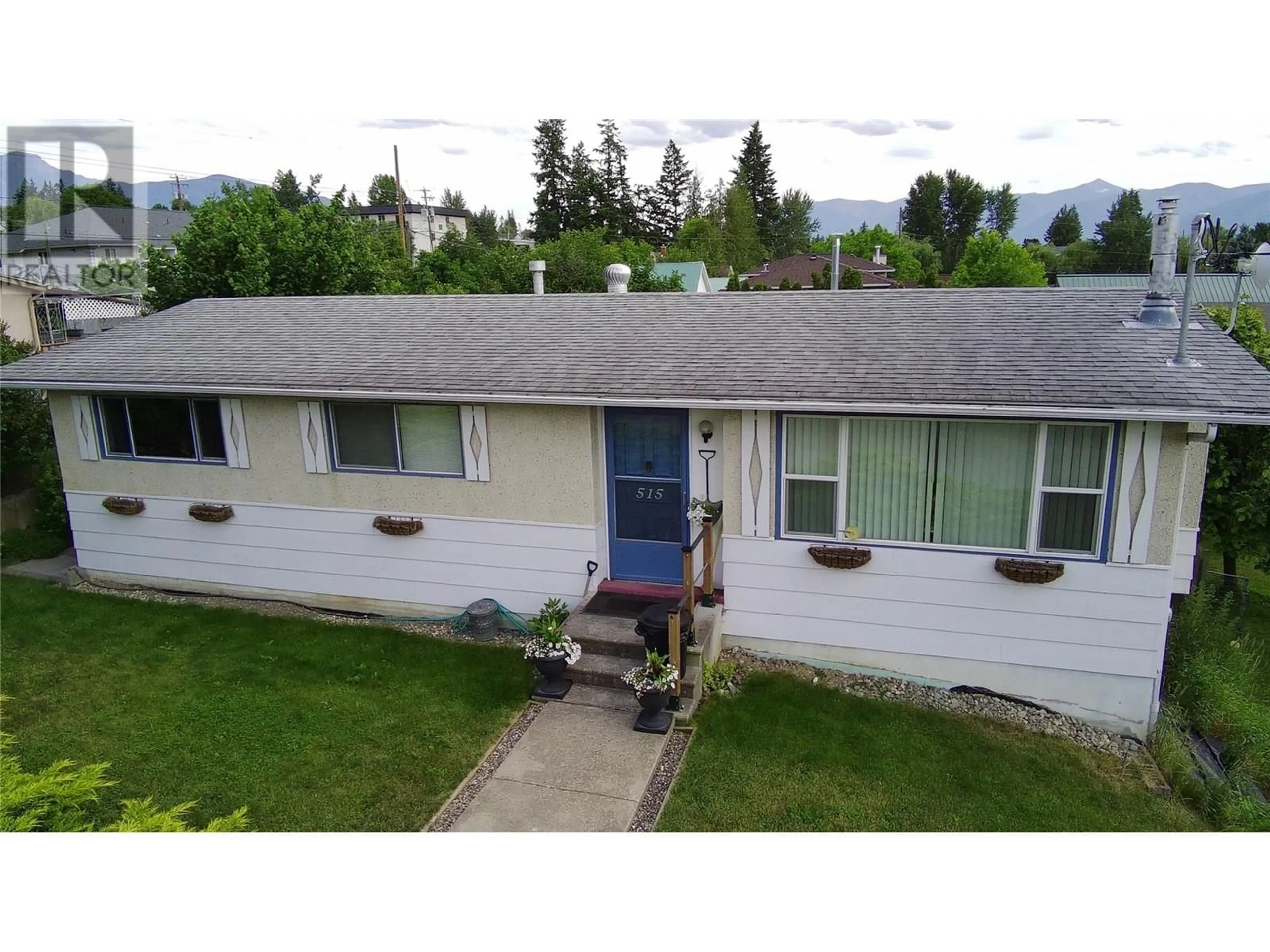A pic from outside/outdoor area/front of a property/back of a property/a pic from drone, mountain view for 515 CANYON STREET, Creston British Columbia V0B1G0