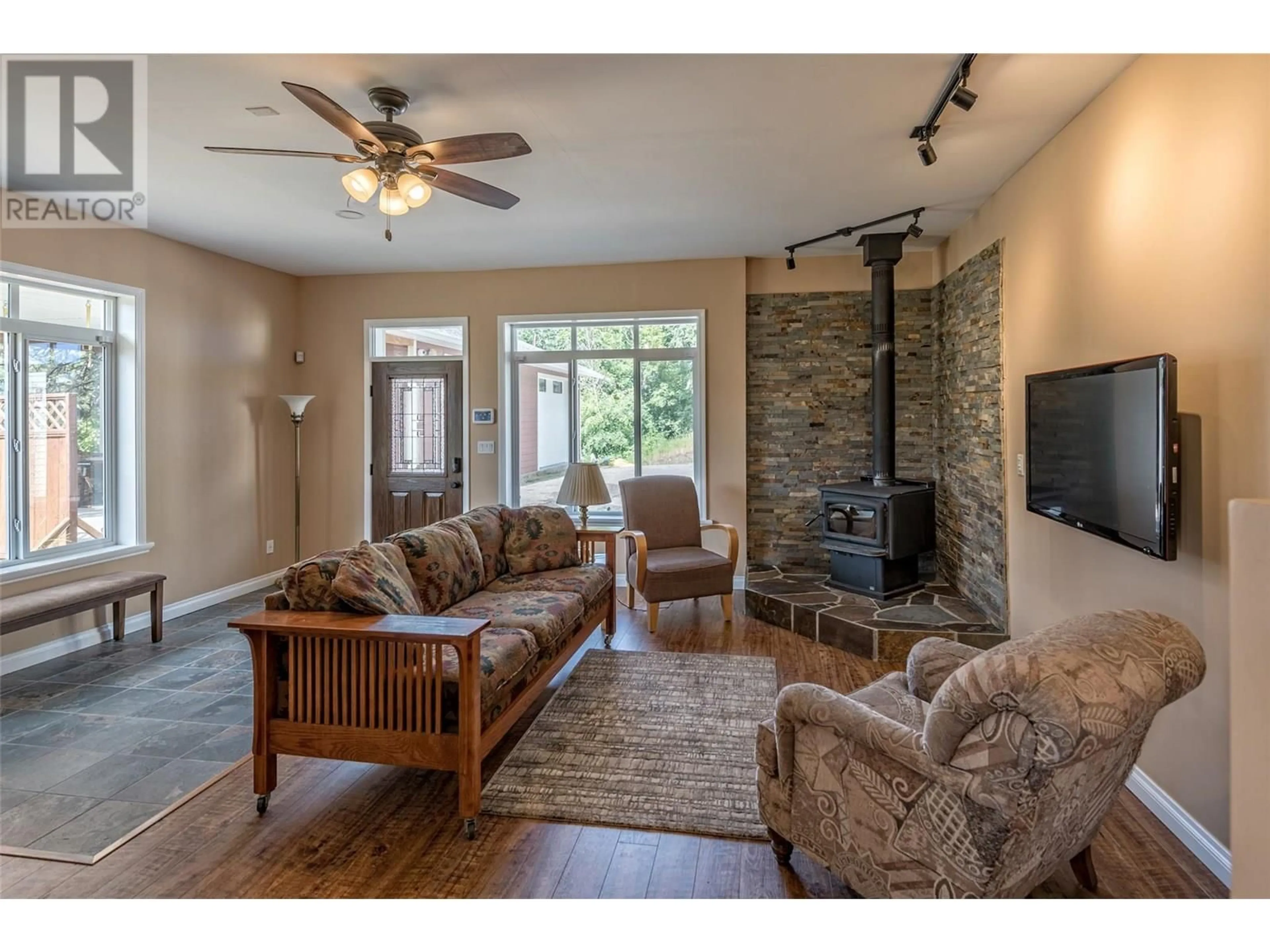 Living room with furniture, unknown for 6960 BREWER ROAD, Coldstream British Columbia V1B3H2