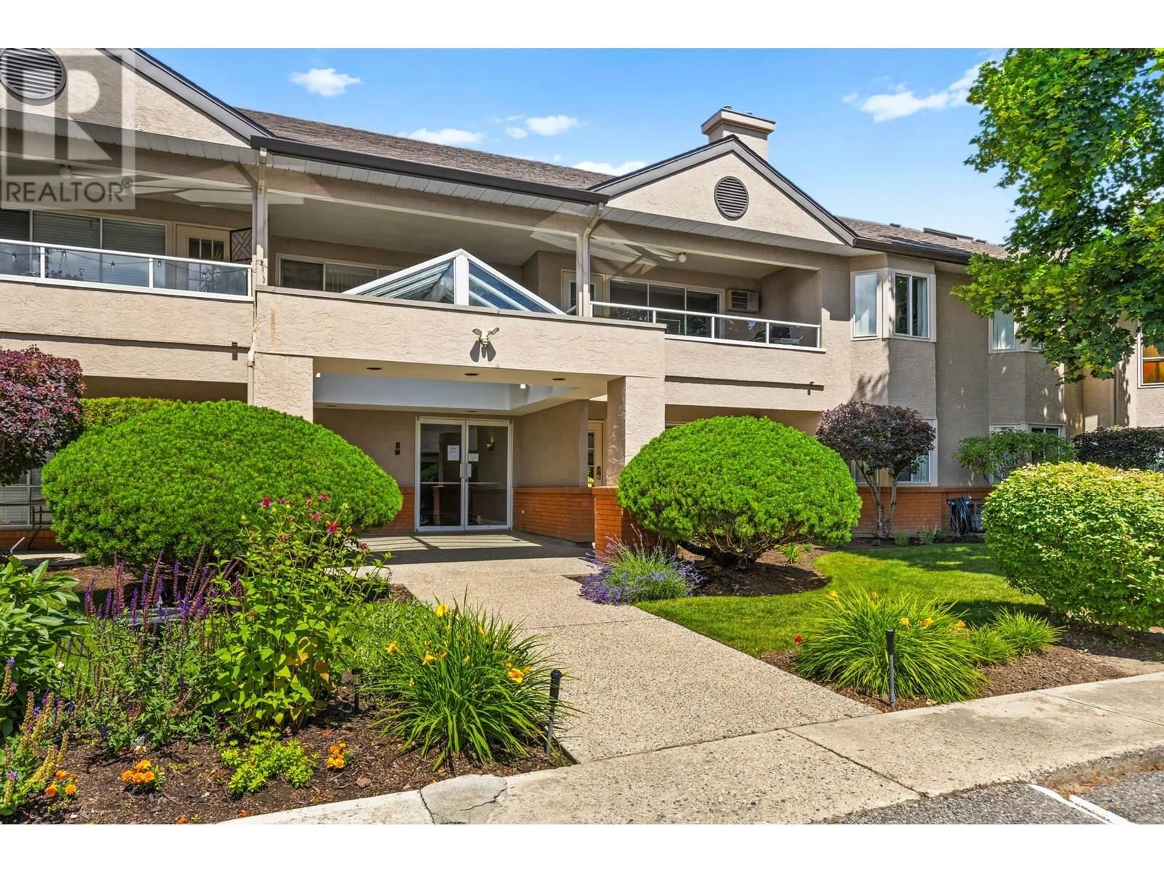 Indoor foyer for 205 - 645 BARRERA ROAD, Kelowna British Columbia V1W3C9