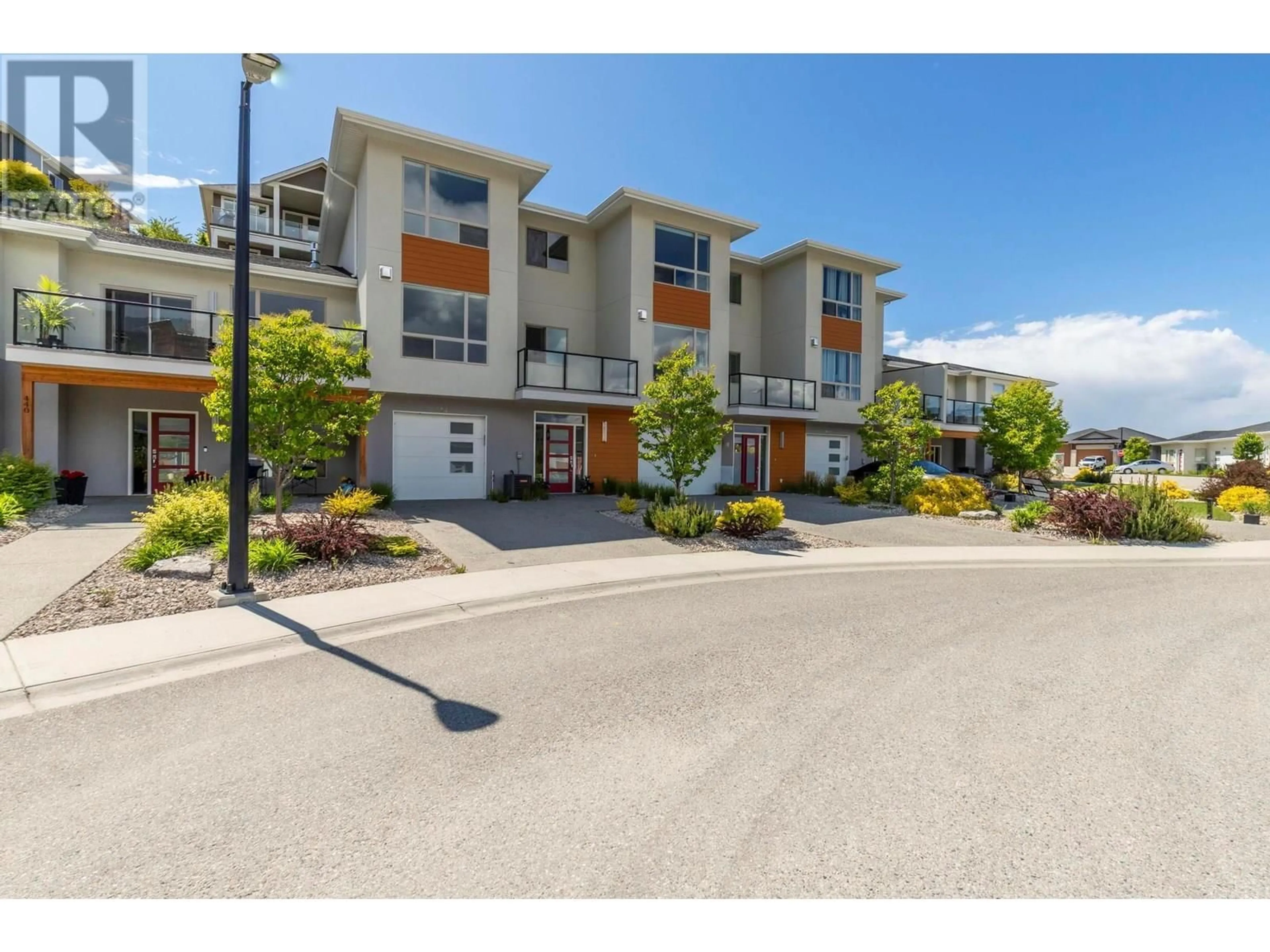 A pic from outside/outdoor area/front of a property/back of a property/a pic from drone, street for 414 DUNBAR COURT, Kelowna British Columbia V1P1T5