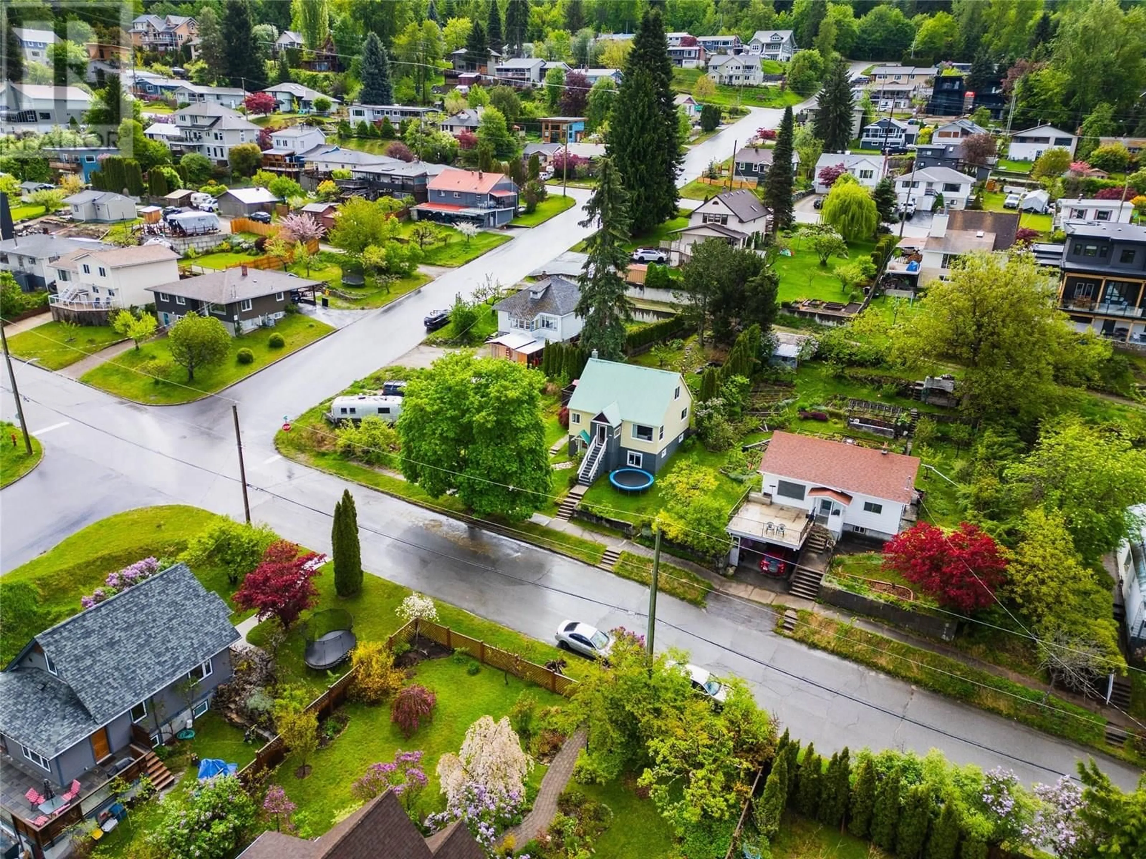 A pic from outside/outdoor area/front of a property/back of a property/a pic from drone, street for 620 INNES STREET, Nelson British Columbia V1L5G2