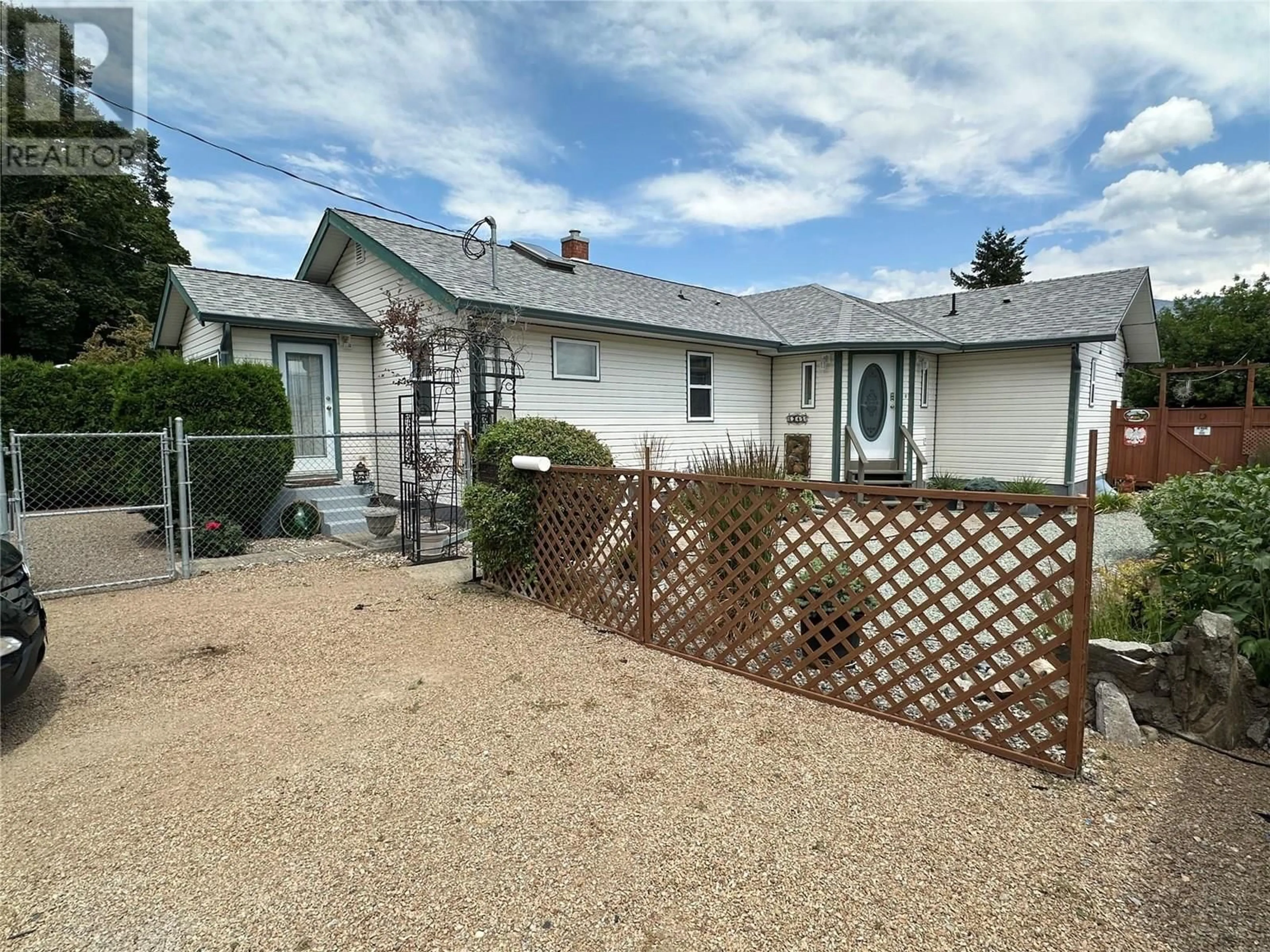 A pic from outside/outdoor area/front of a property/back of a property/a pic from drone, street for 6345 OKANAGAN STREET, Oliver British Columbia V0H1T0
