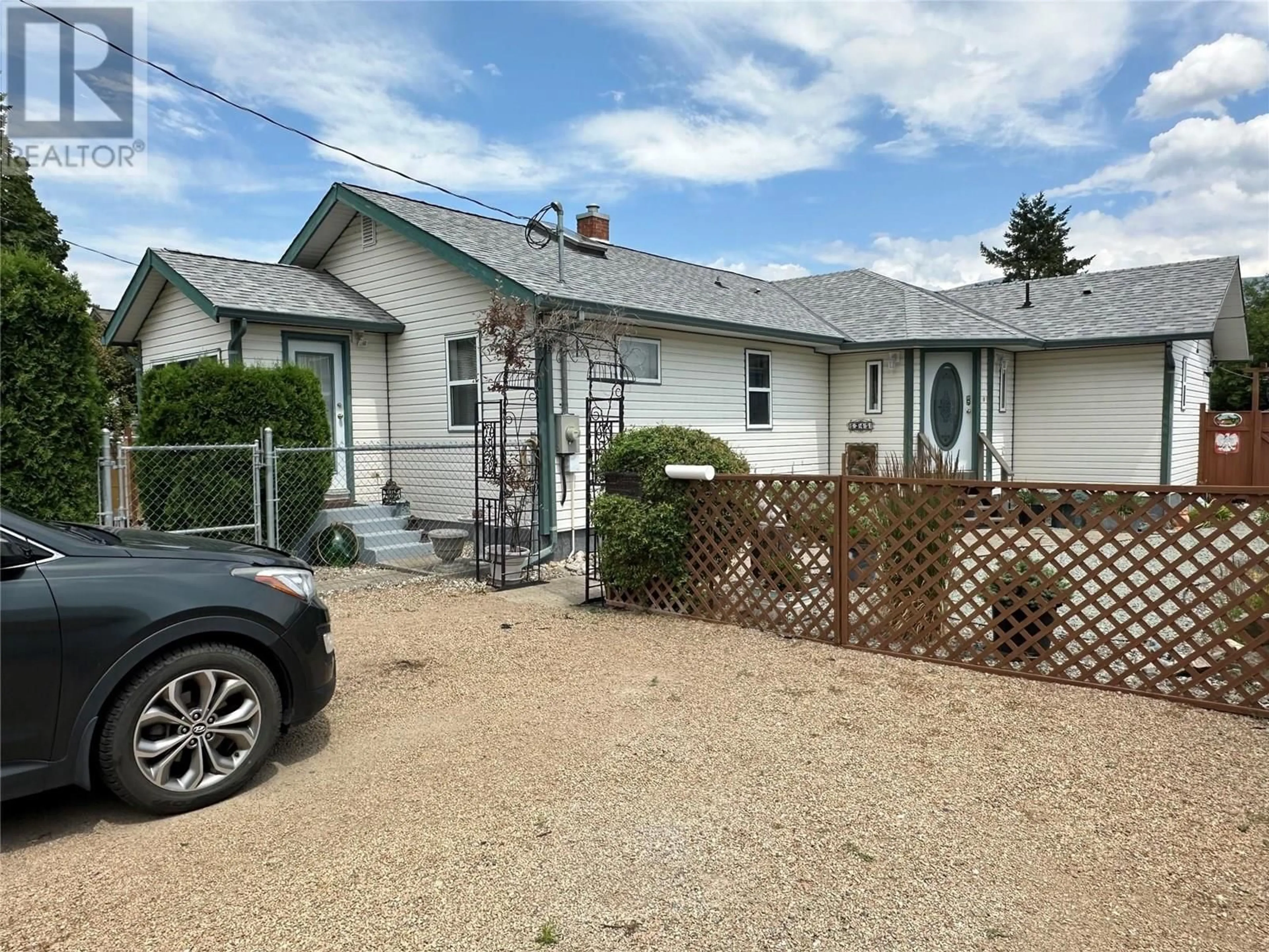 A pic from outside/outdoor area/front of a property/back of a property/a pic from drone, street for 6345 OKANAGAN STREET, Oliver British Columbia V0H1T0