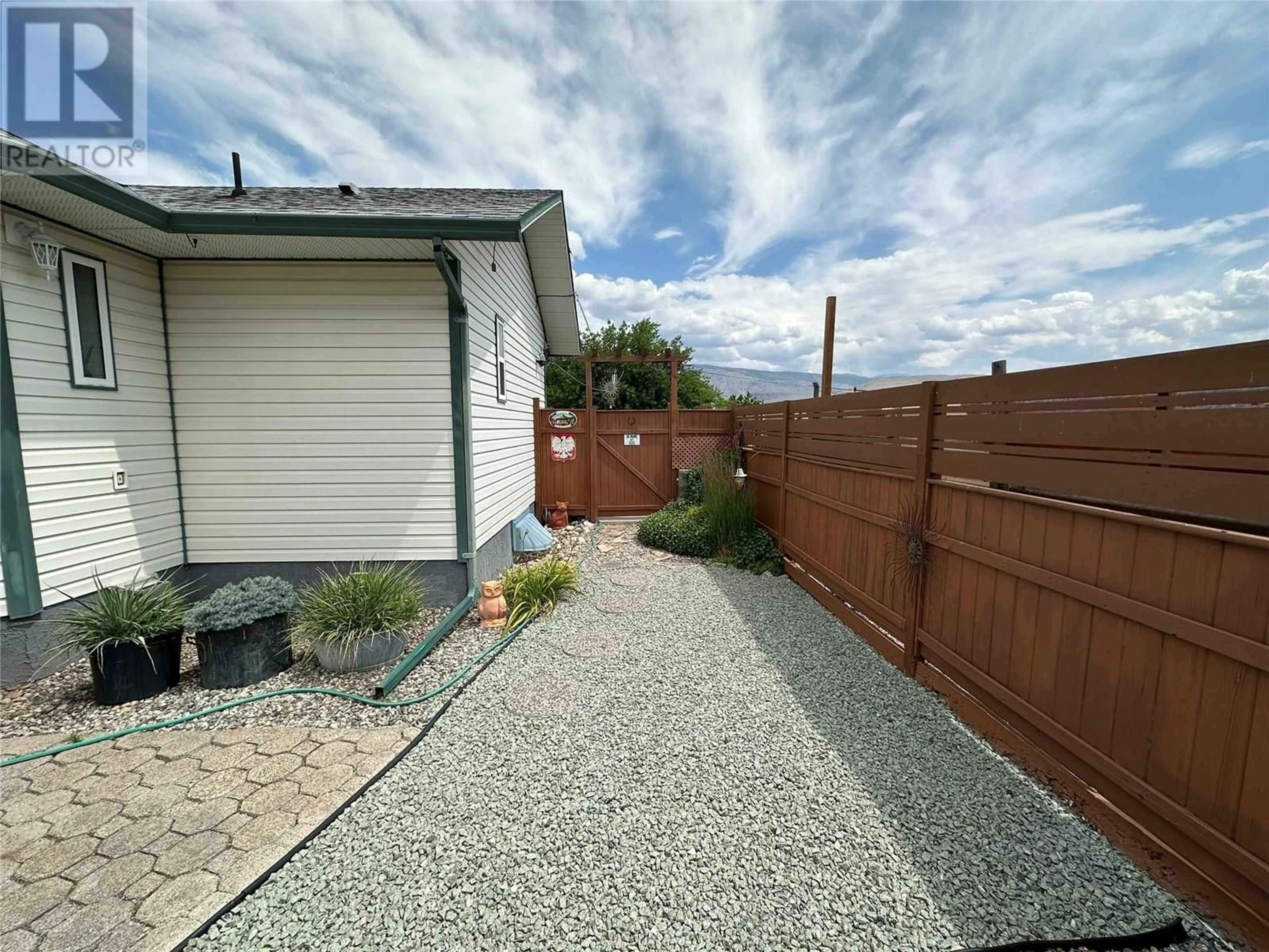 A pic from outside/outdoor area/front of a property/back of a property/a pic from drone, street for 6345 OKANAGAN STREET, Oliver British Columbia V0H1T0