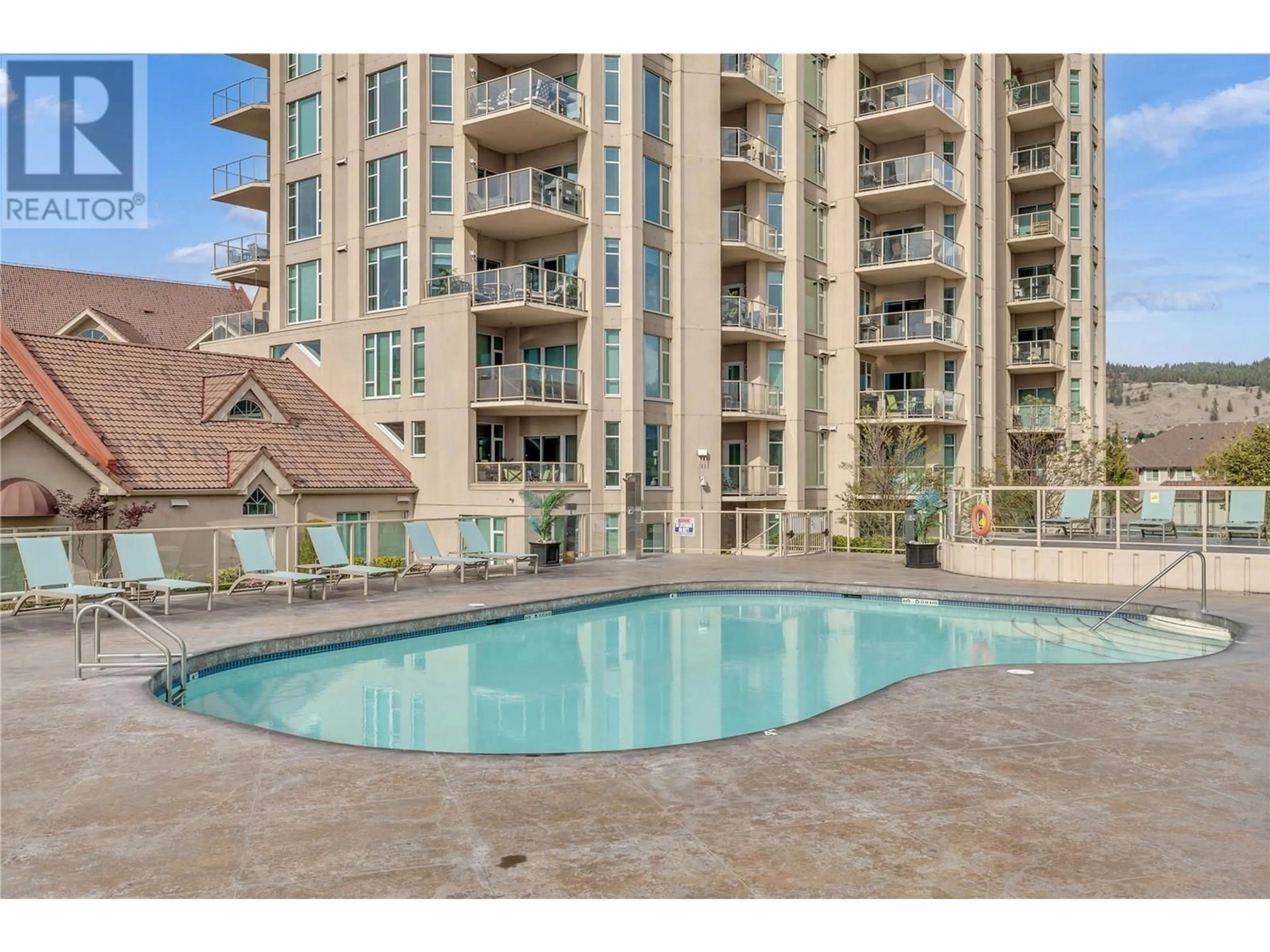 Pool for 407 - 1128 SUNSET DRIVE, Kelowna British Columbia V1Y9W7