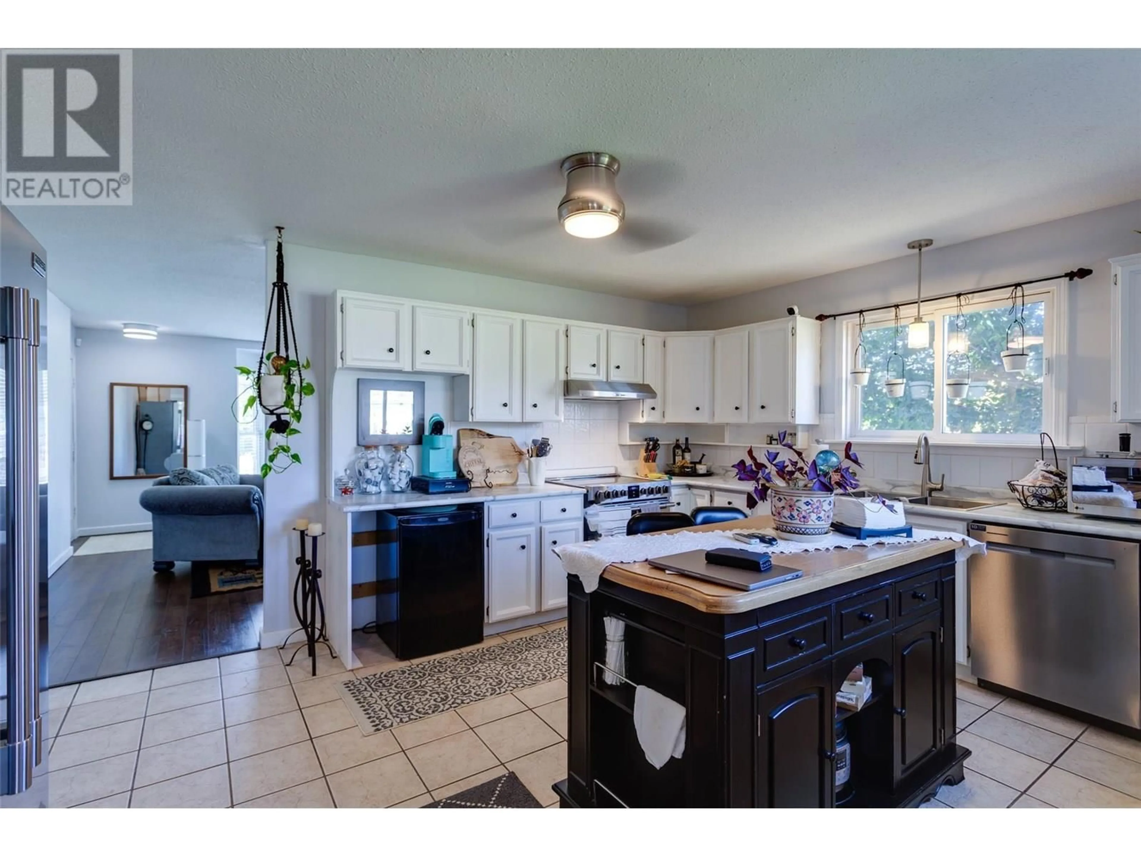 Open concept kitchen, ceramic/tile floor for 1490 CORNWALL ROAD, Kelowna British Columbia V1X1N9