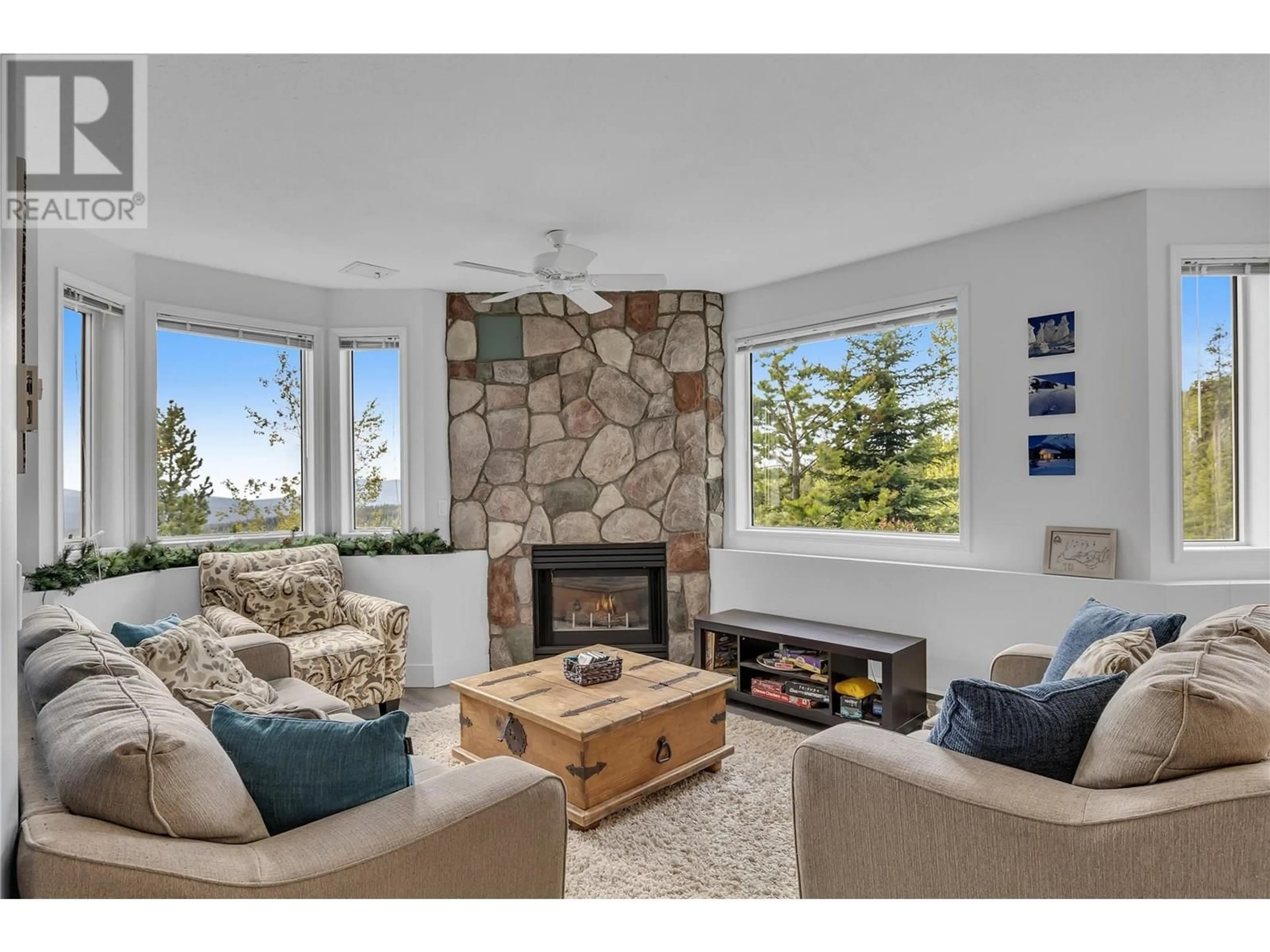 Living room with furniture, unknown for 104 - 225 KETTLE VIEW ROAD, Big White British Columbia V1P1P3