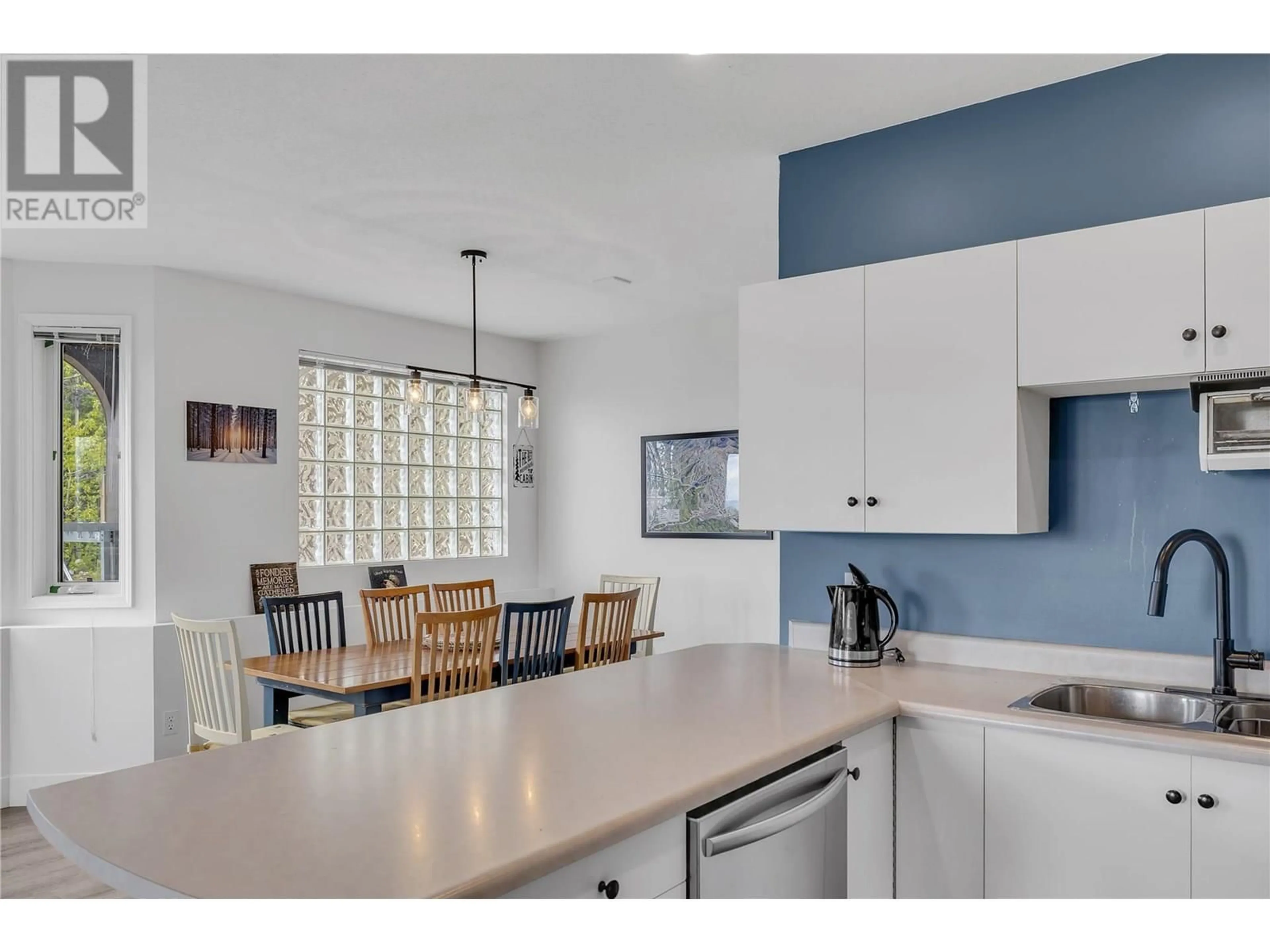Open concept kitchen, ceramic/tile floor for 104 - 225 KETTLE VIEW ROAD, Big White British Columbia V1P1P3