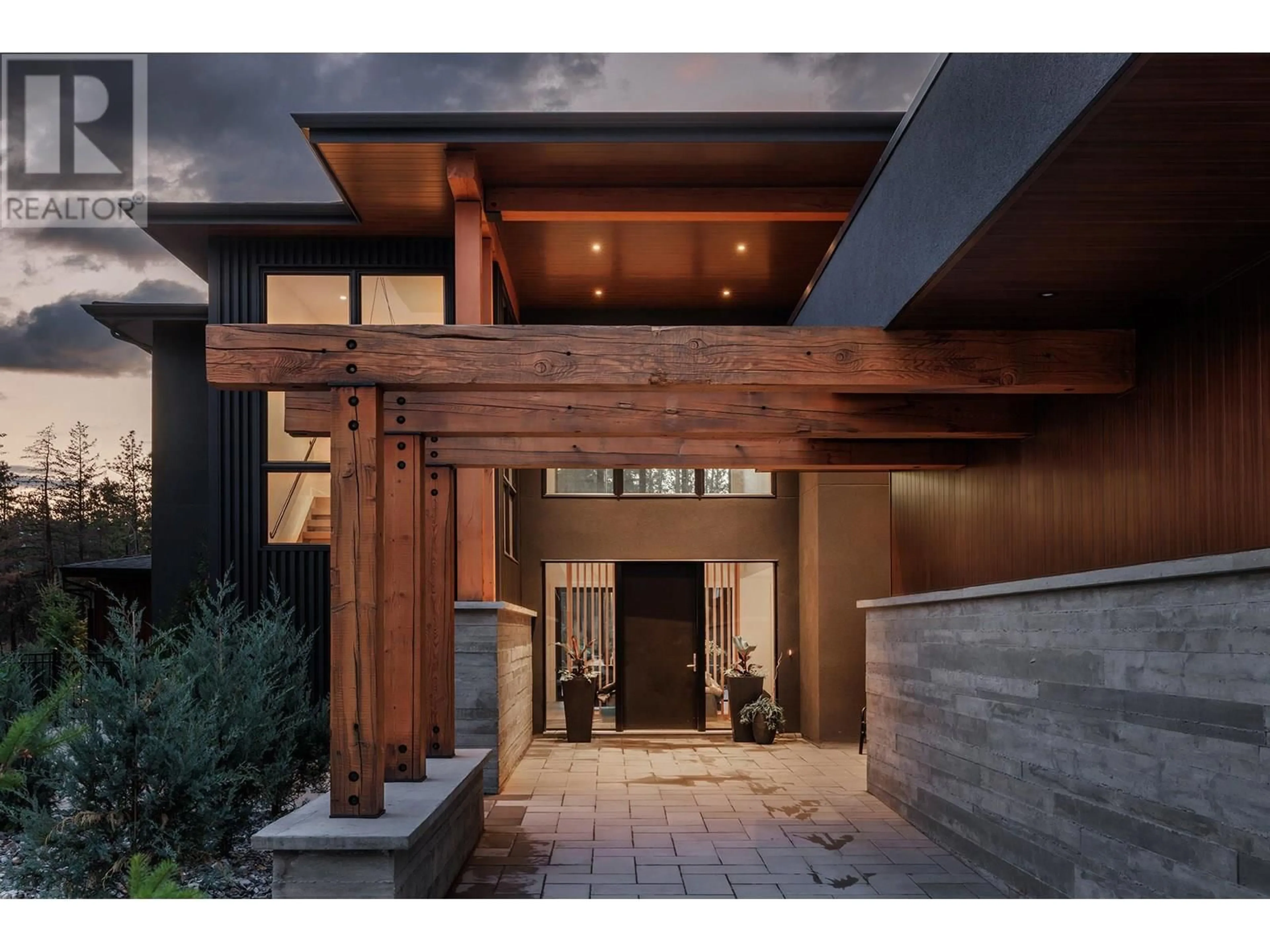 Indoor entryway for 10248 BEACON HILL DRIVE, Lake Country British Columbia V4V0A9